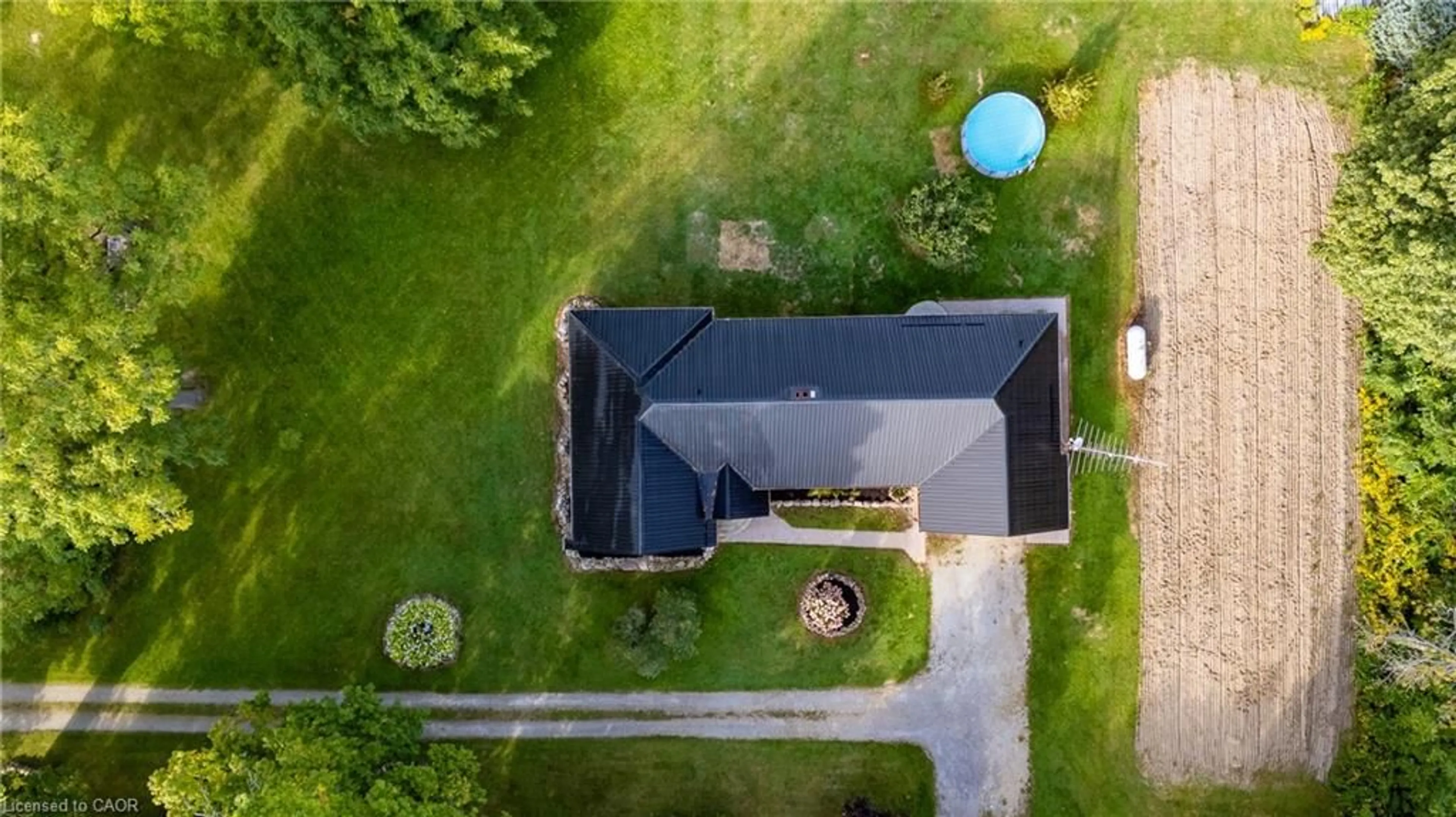 A pic from outside/outdoor area/front of a property/back of a property/a pic from drone, building for 54 Ryerse Rd, Simcoe Ontario N3Y 4K2