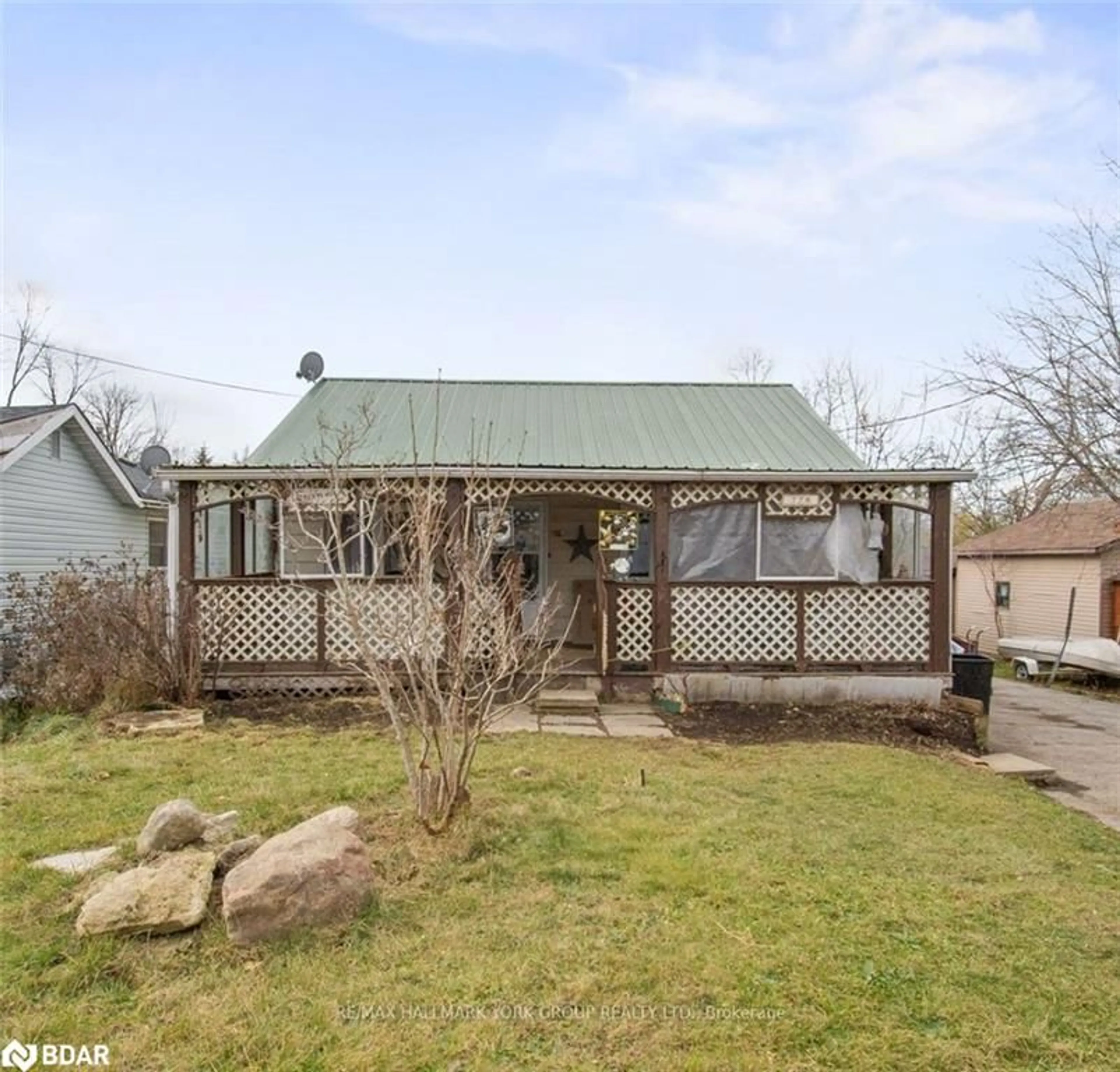 A pic from outside/outdoor area/front of a property/back of a property/a pic from drone, street for 778 Sheppard Ave, Georgina Ontario L4P 3E9