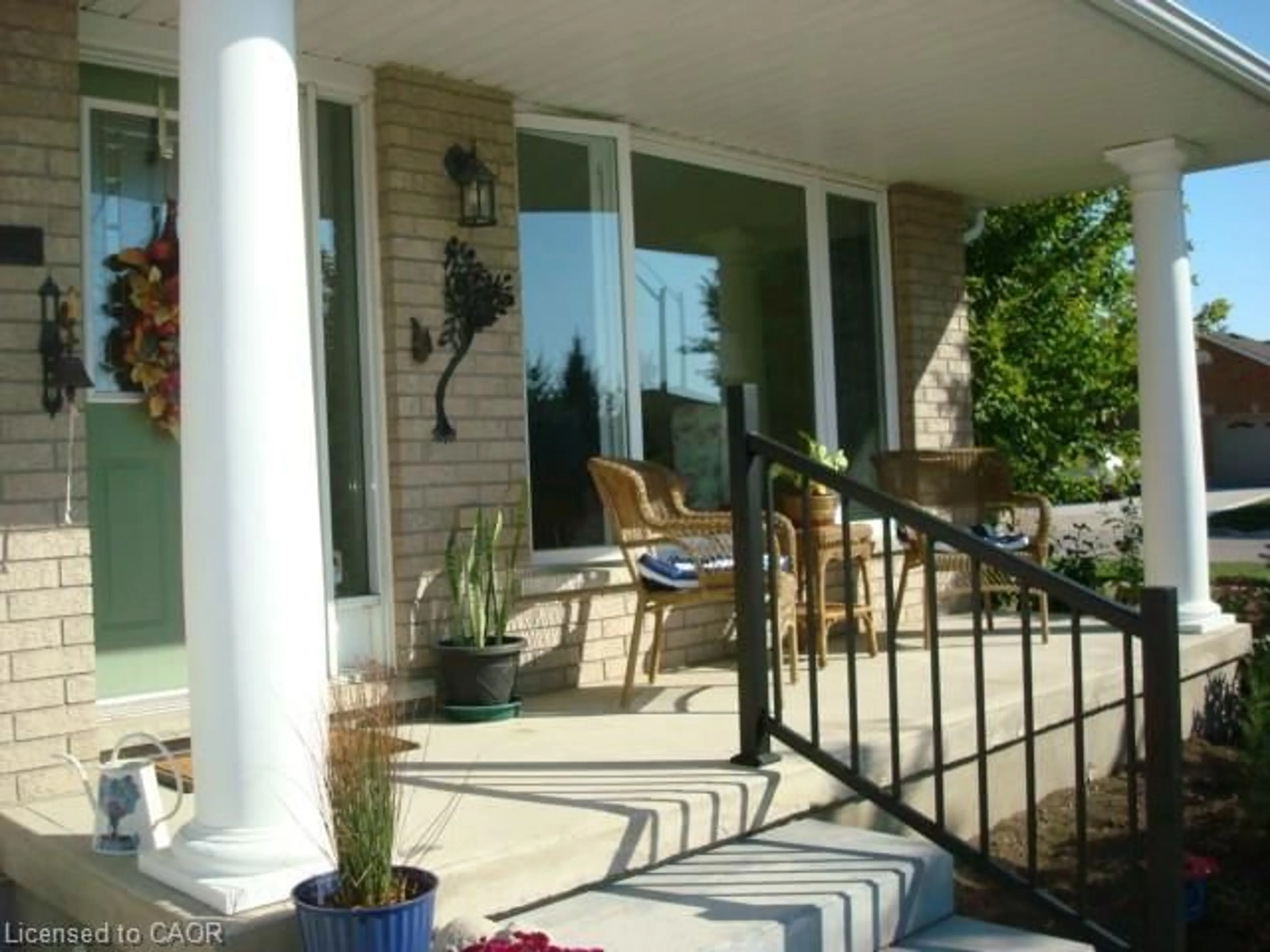 Patio, street for 151 Attwood Dr, Cambridge Ontario N1T 2A5