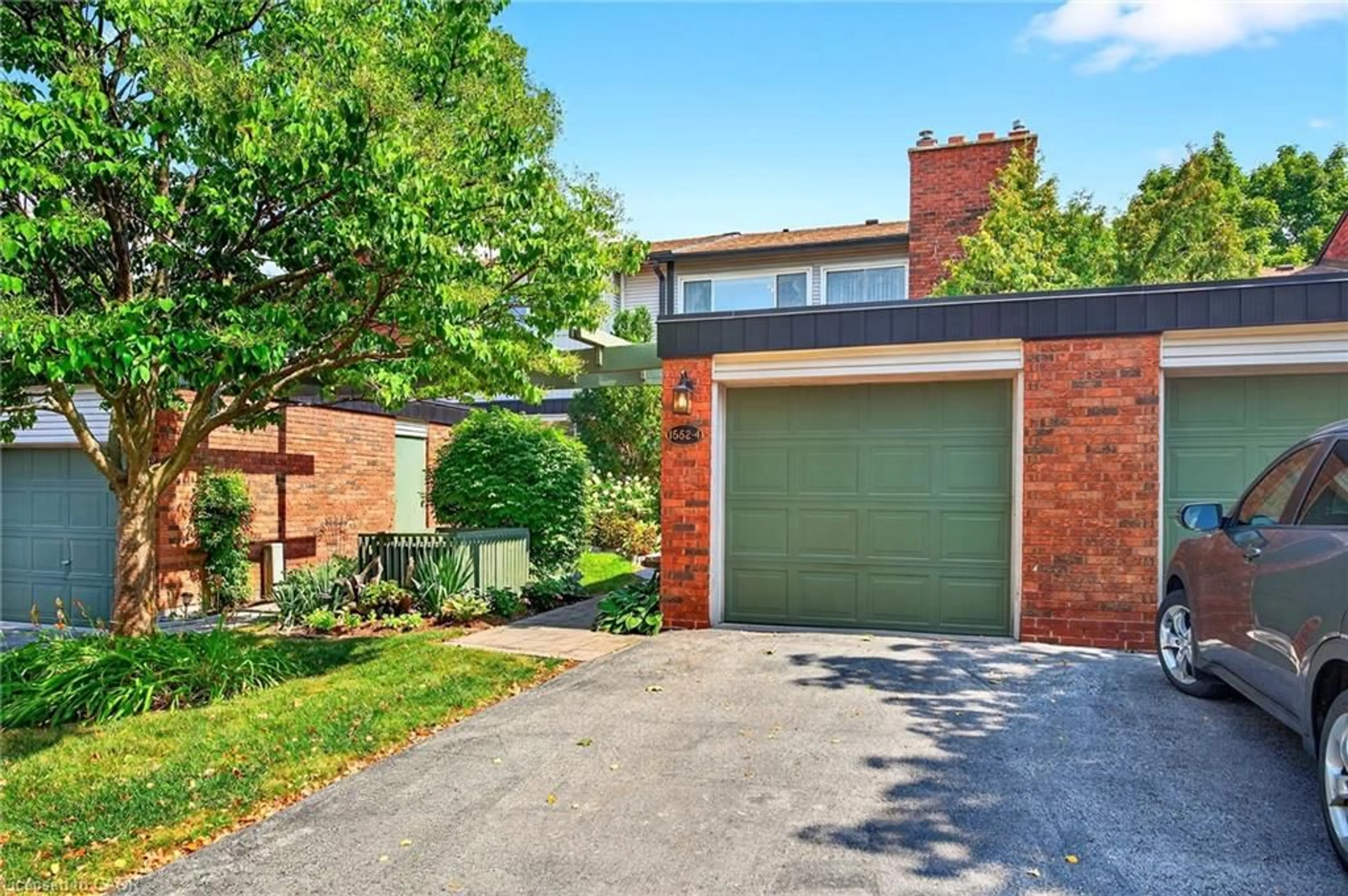 Home with brick exterior material, street for 1552 Kerns Rd #4, Burlington Ontario L7P 3A7
