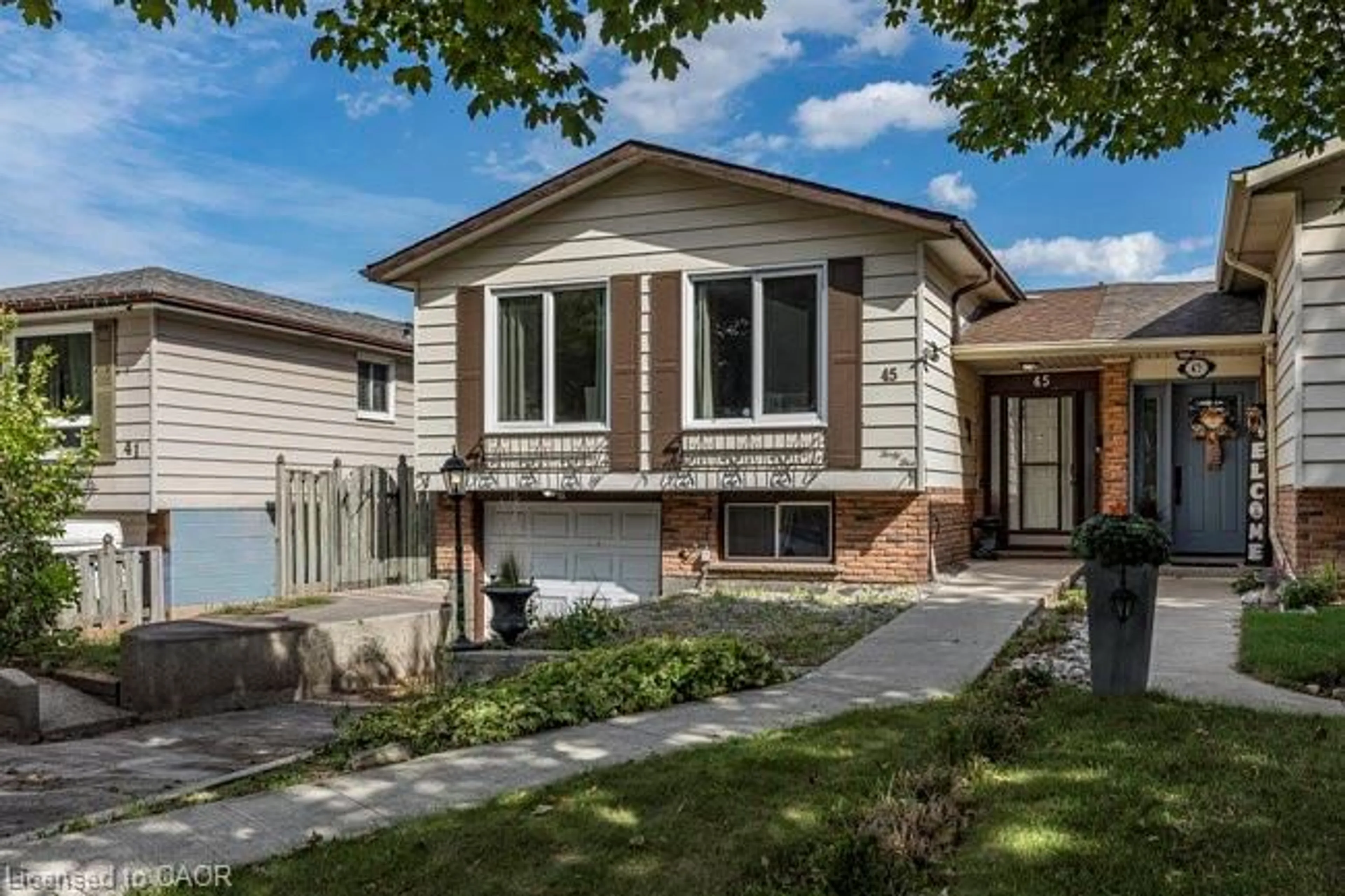 Home with vinyl exterior material, street for 45 Fonthill Rd, Hamilton Ontario L9C 6A1