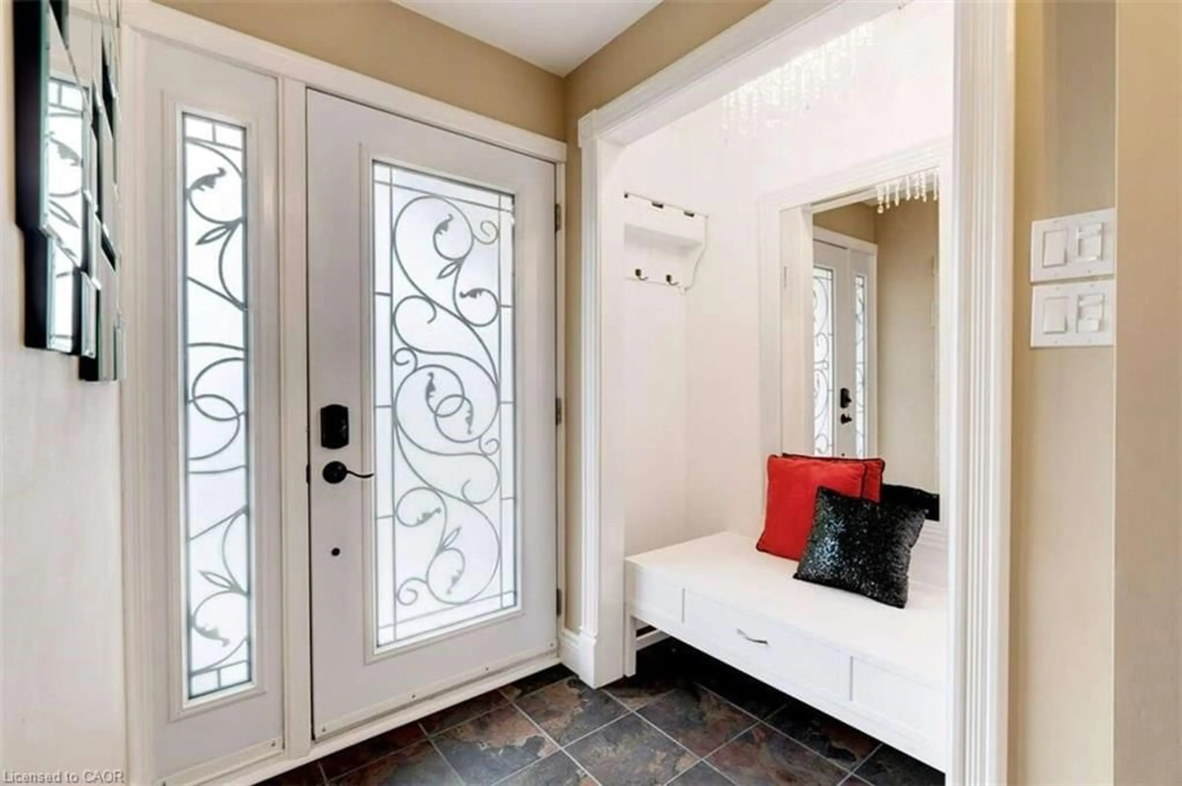 Indoor entryway for 193 Pine Cove Rd, Burlington Ontario L7N 1W1