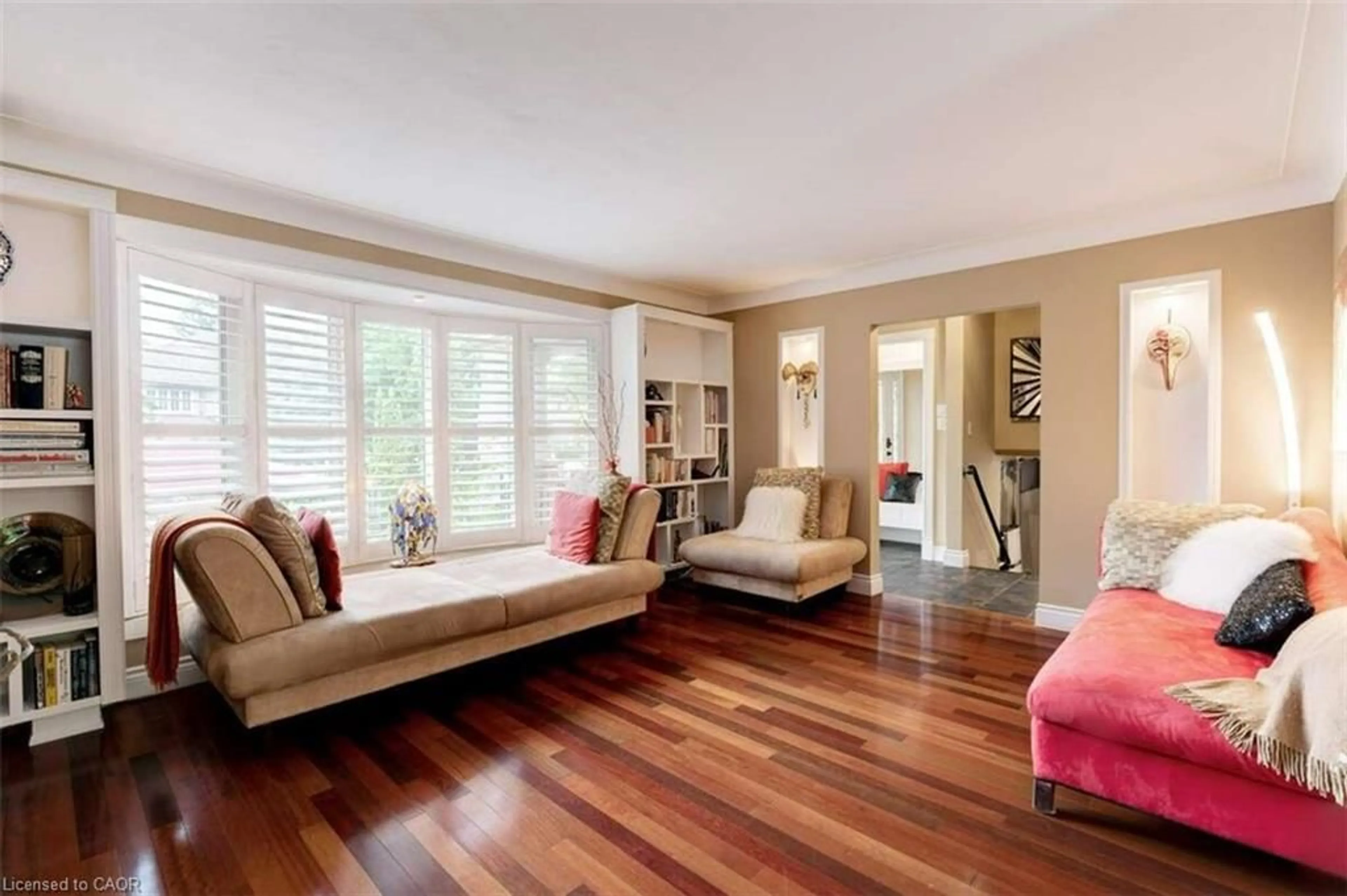 Living room with furniture, wood/laminate floor for 193 Pine Cove Rd, Burlington Ontario L7N 1W1