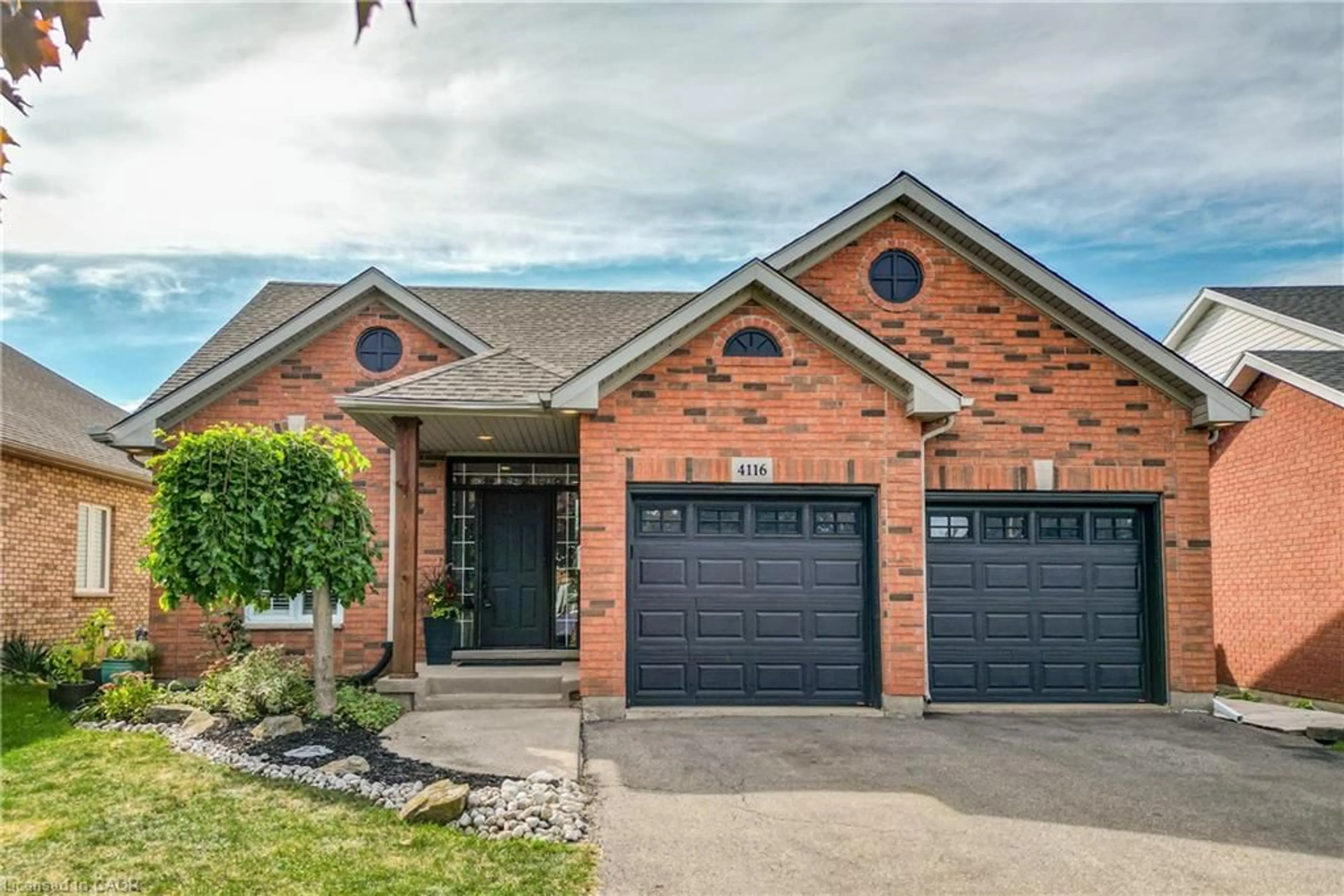 Home with brick exterior material, street for 4116 Walcot Crt, Beamsville Ontario L3J 0L9