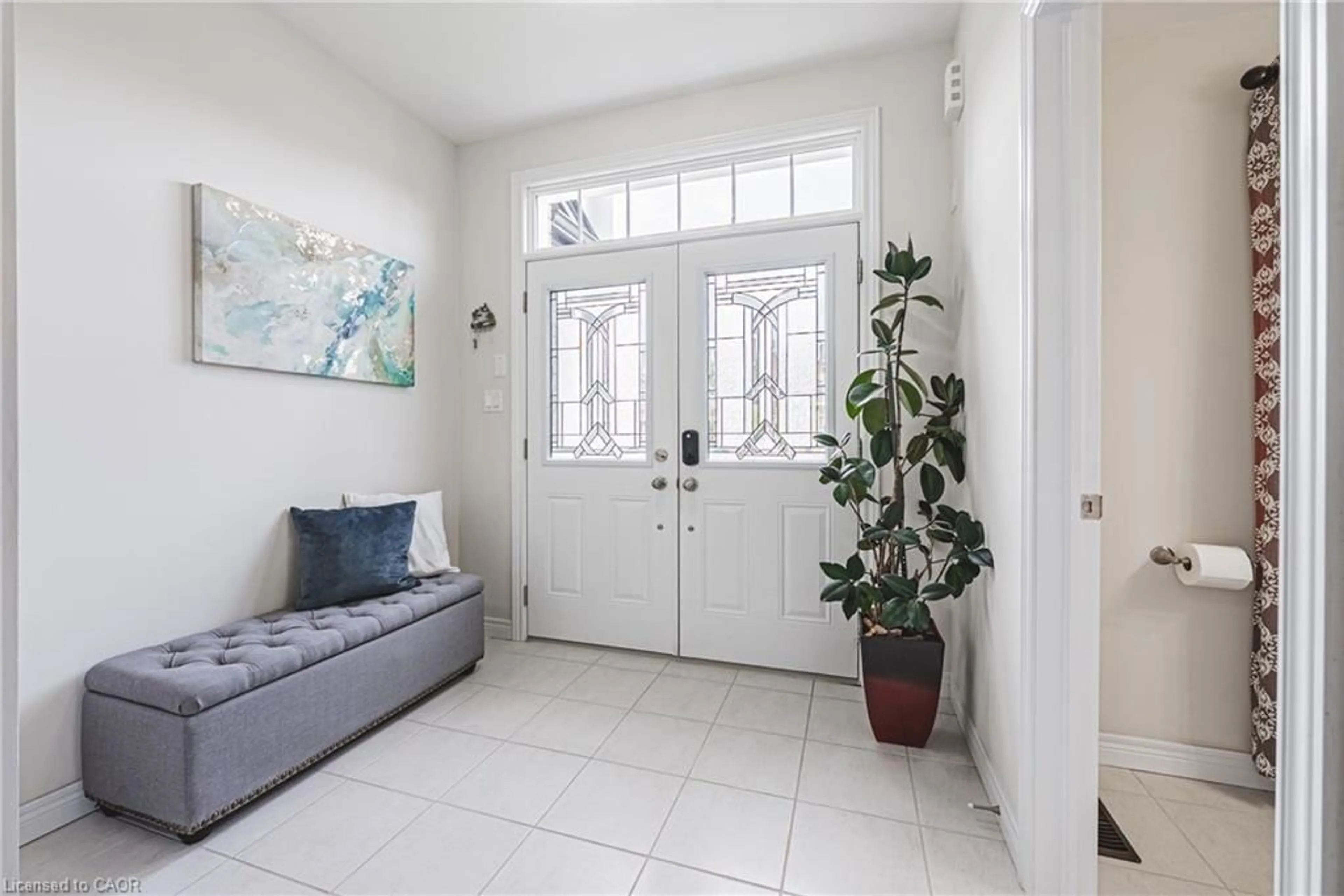 Indoor entryway for 11 Weathering Heights Drive Dr, Stoney Creek Ontario L8J 0E6