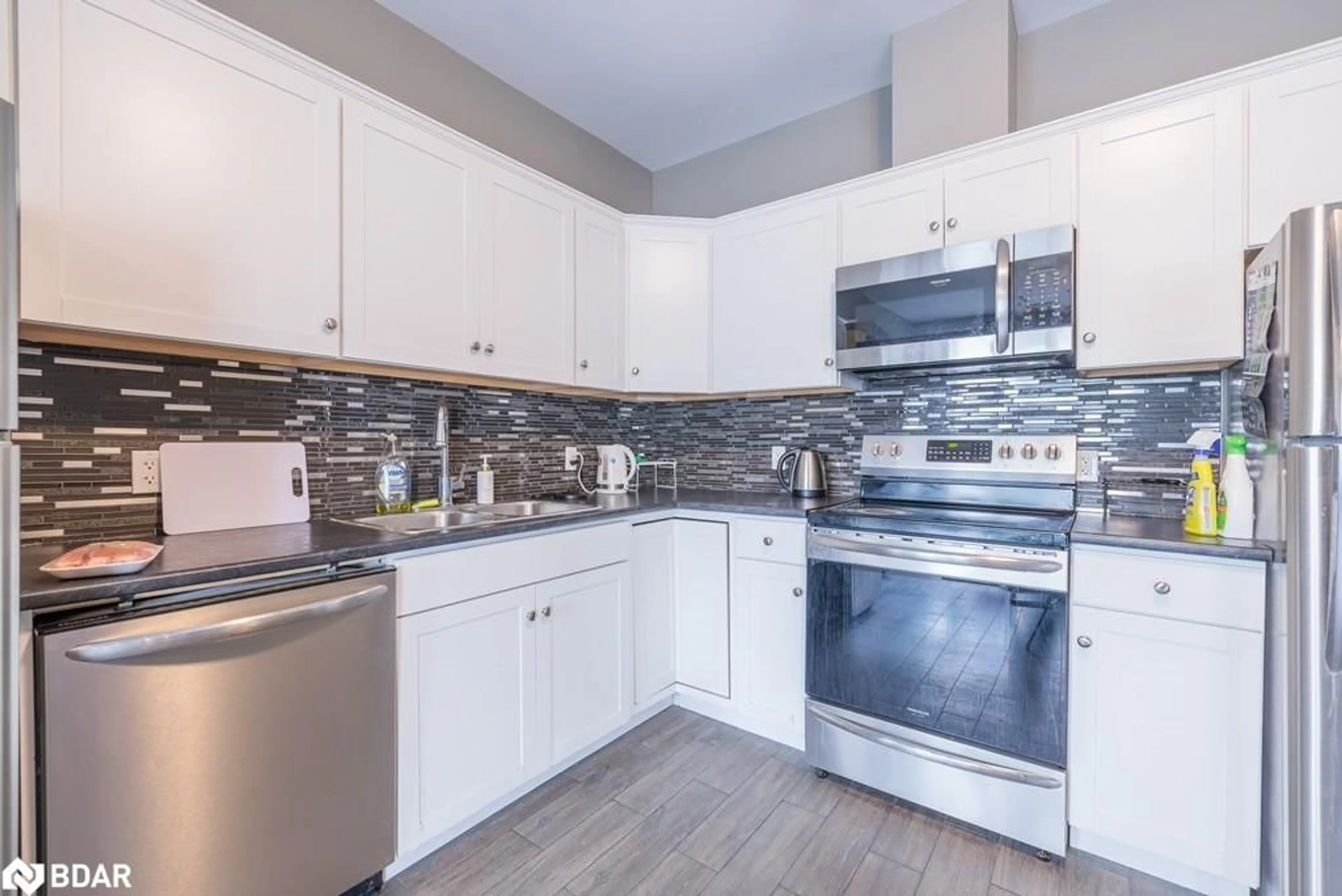 Standard kitchen, ceramic/tile floor for 80A Townline Rd, St. Catharines Ontario L2T 1P6
