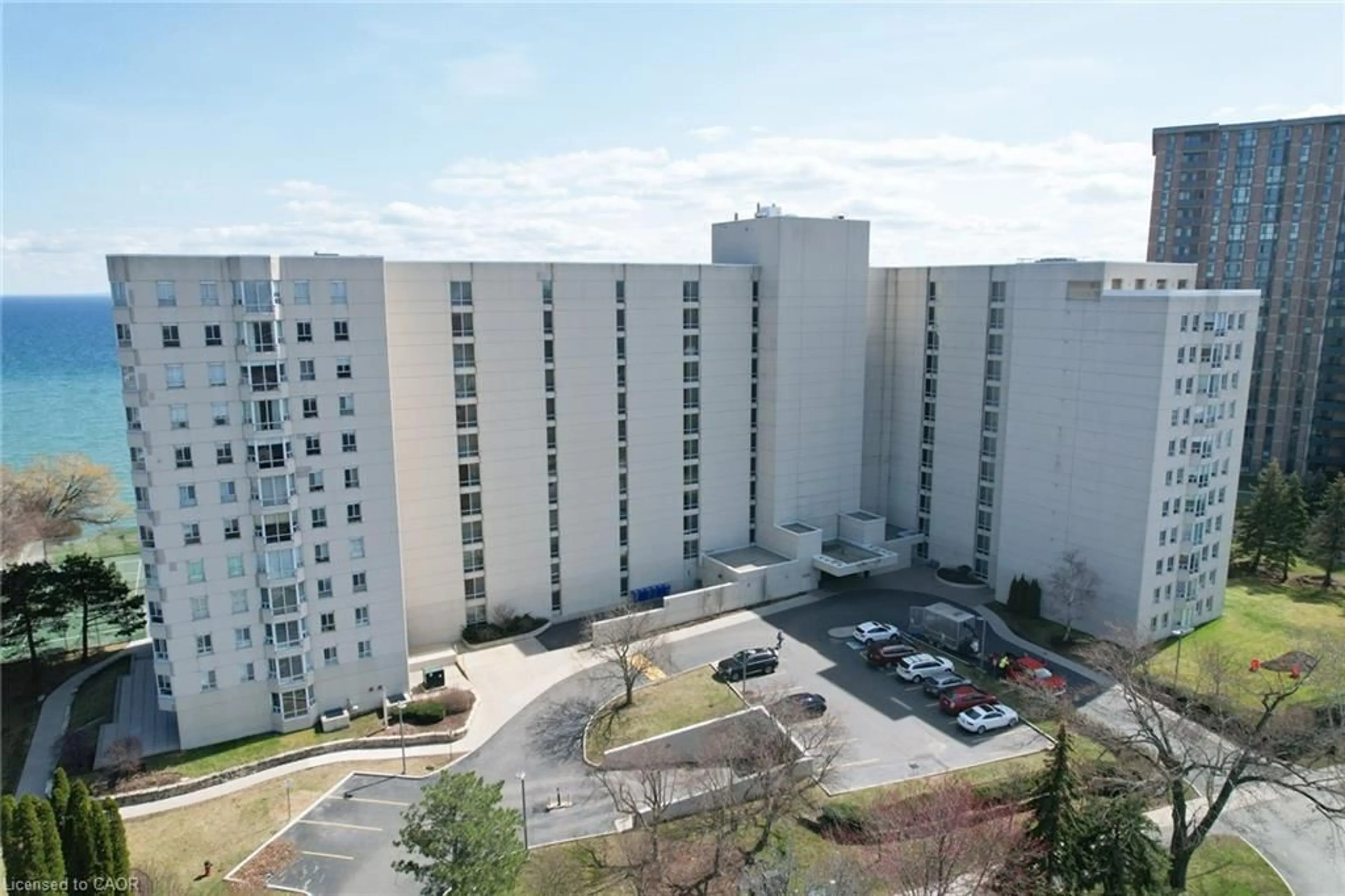 A pic from outside/outdoor area/front of a property/back of a property/a pic from drone, city buildings view from balcony for 5280 Lakeshore Rd #801, Burlington Ontario L7L 5R1
