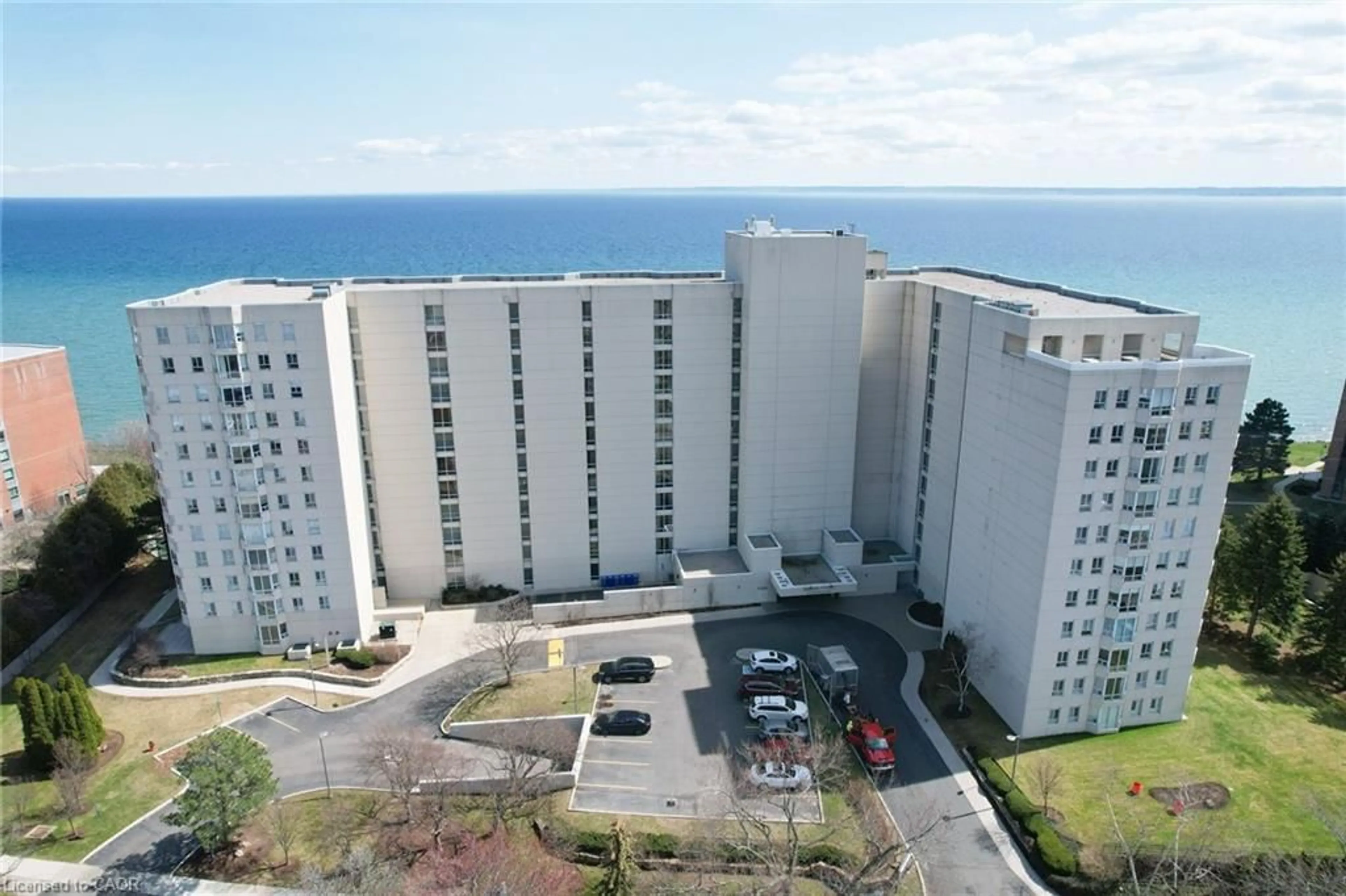 A pic from outside/outdoor area/front of a property/back of a property/a pic from drone, unknown for 5280 Lakeshore Rd #801, Burlington Ontario L7L 5R1