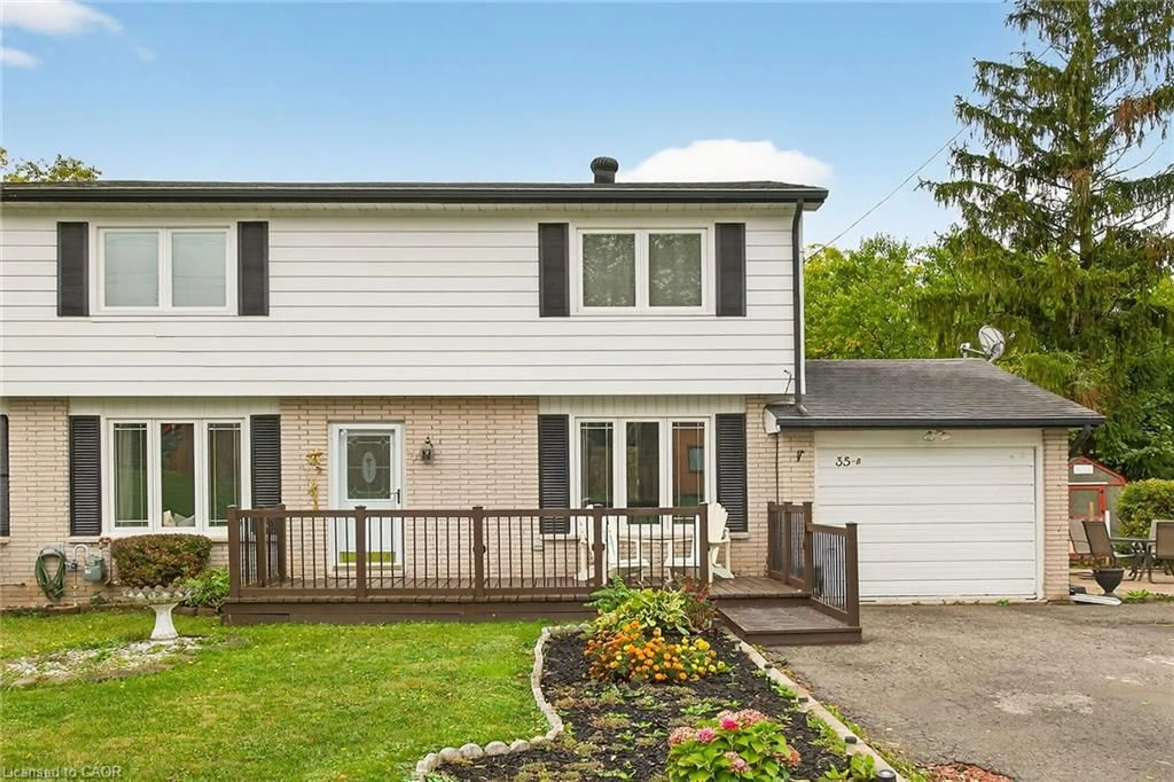 Home with vinyl exterior material, street for 35B Seneca St, Cayuga Ontario N0A 1E0