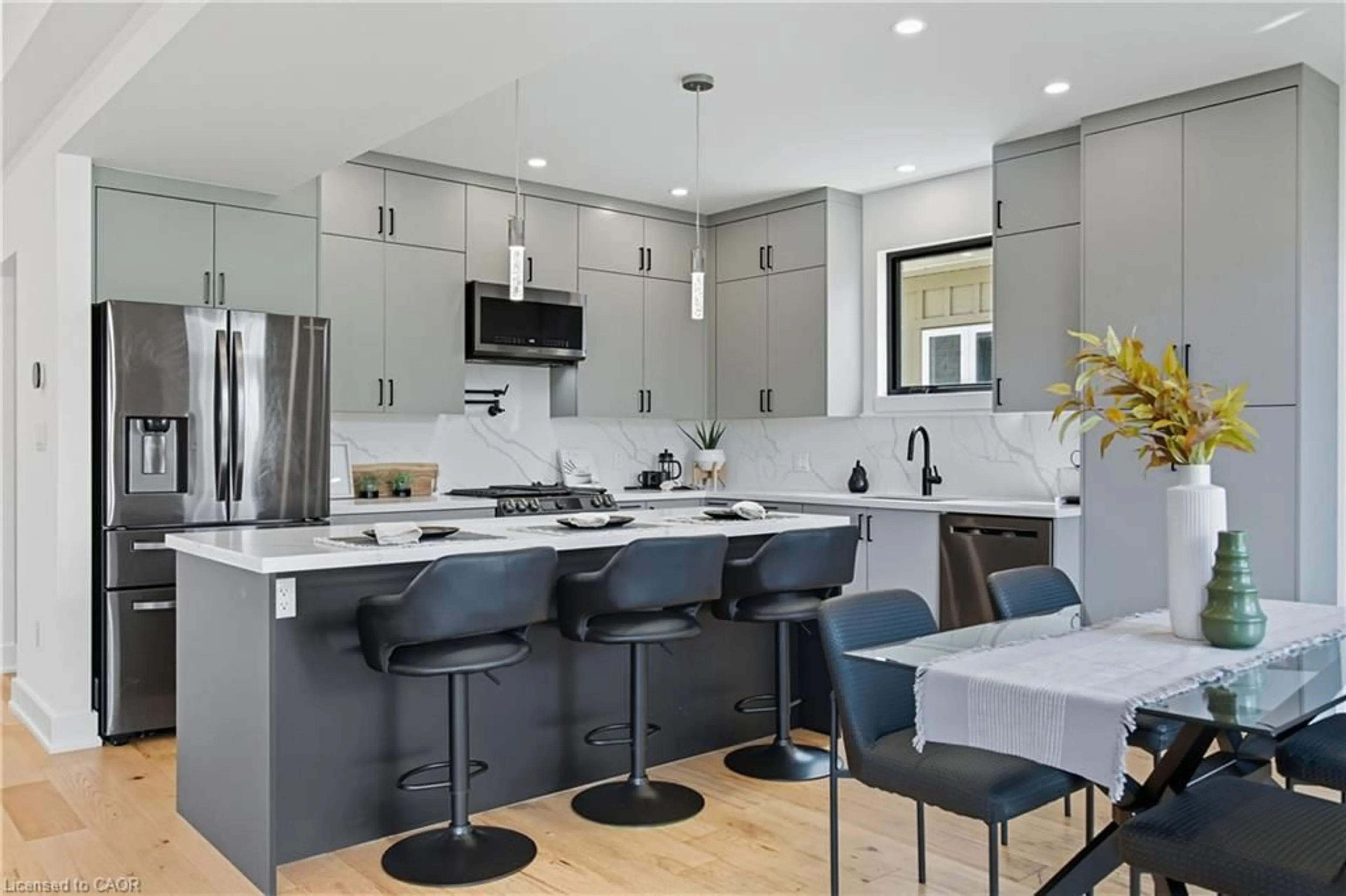 Open concept kitchen, ceramic/tile floor for 20 Ivy Cres, Niagara Falls Ontario L2V 0J9