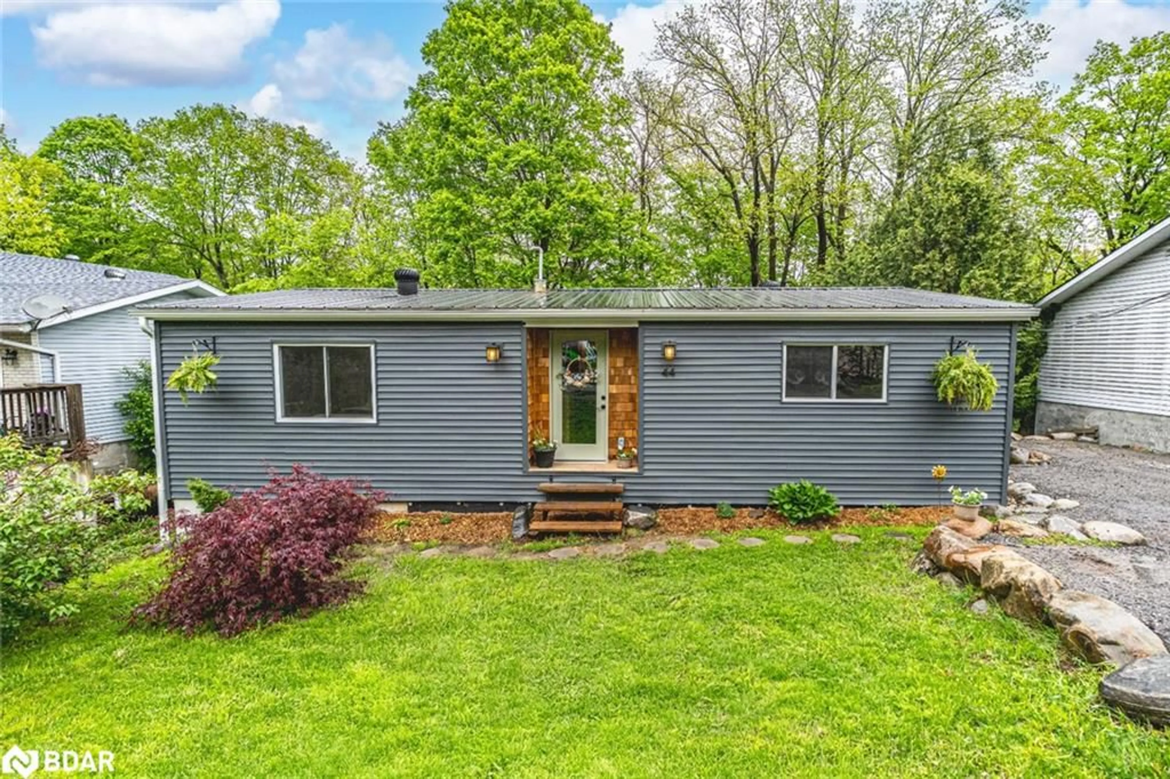 Home with vinyl exterior material, unknown for 44 Edward St, Bracebridge Ontario P1L 1H5