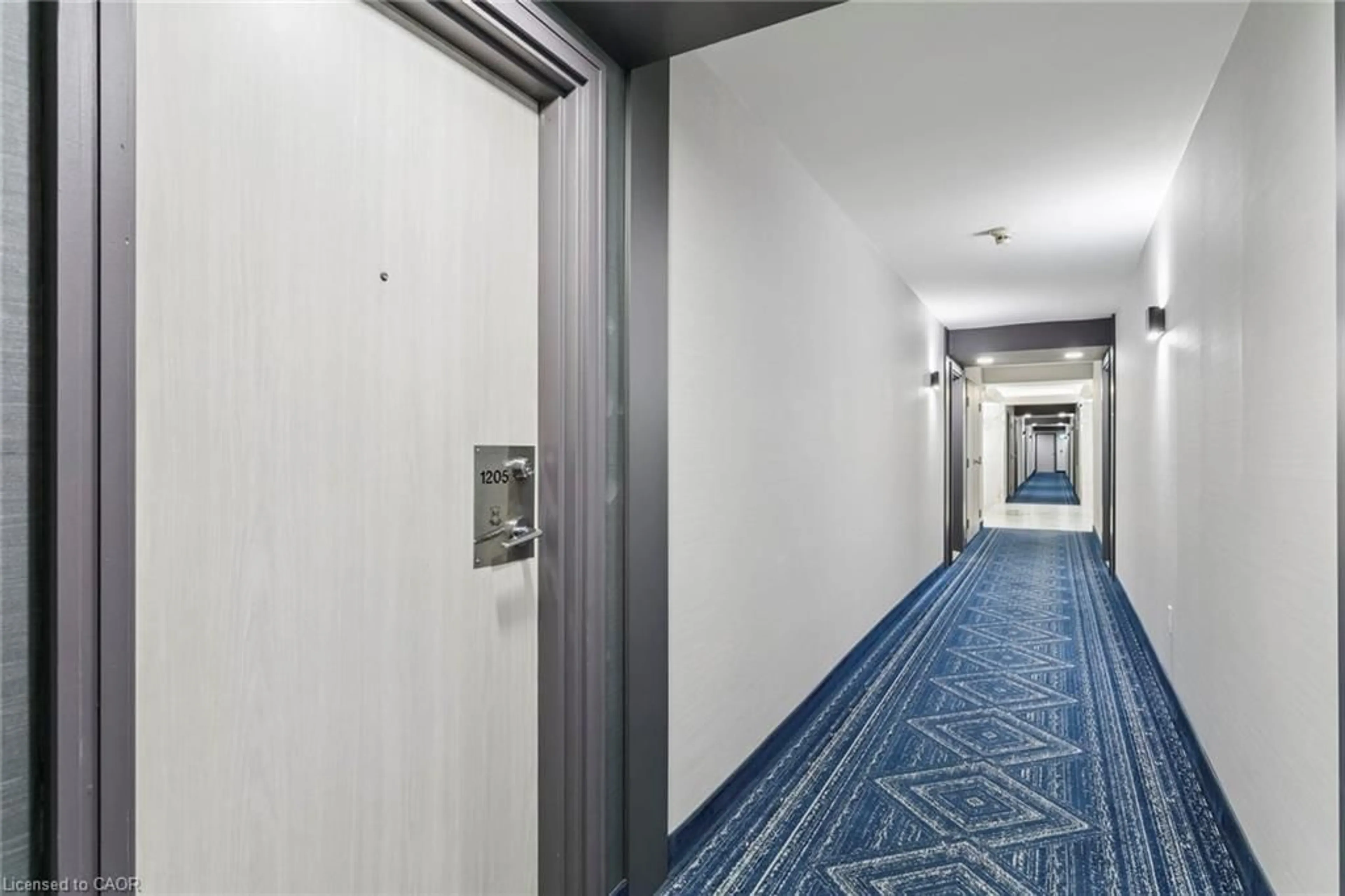 Indoor foyer for 325 Webb Dr #1205, Mississauga Ontario L5B 3Z9