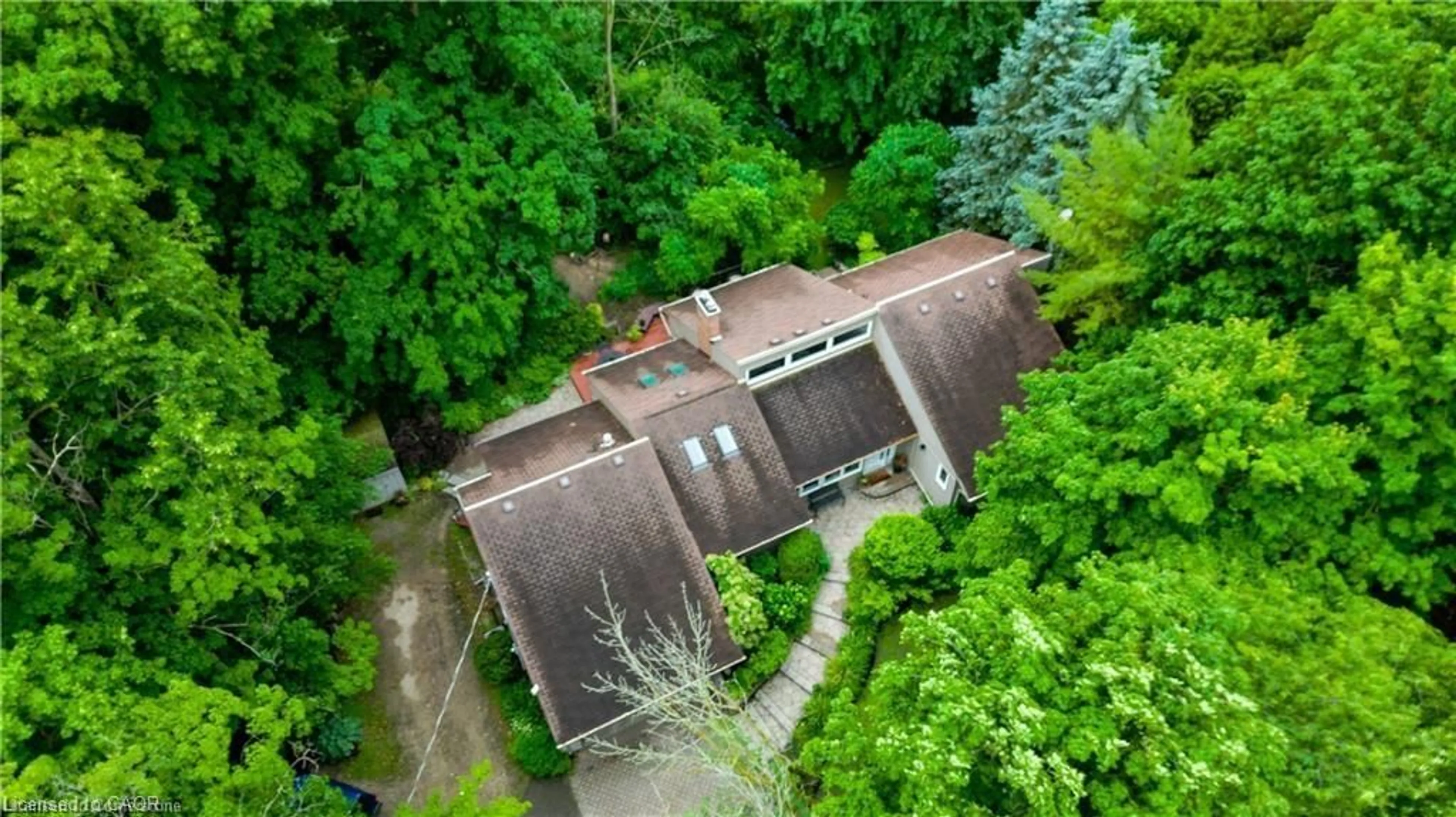 A pic from outside/outdoor area/front of a property/back of a property/a pic from drone, building for 1020 Rivers Edge Dr, West Montrose Ontario N0B 2V0