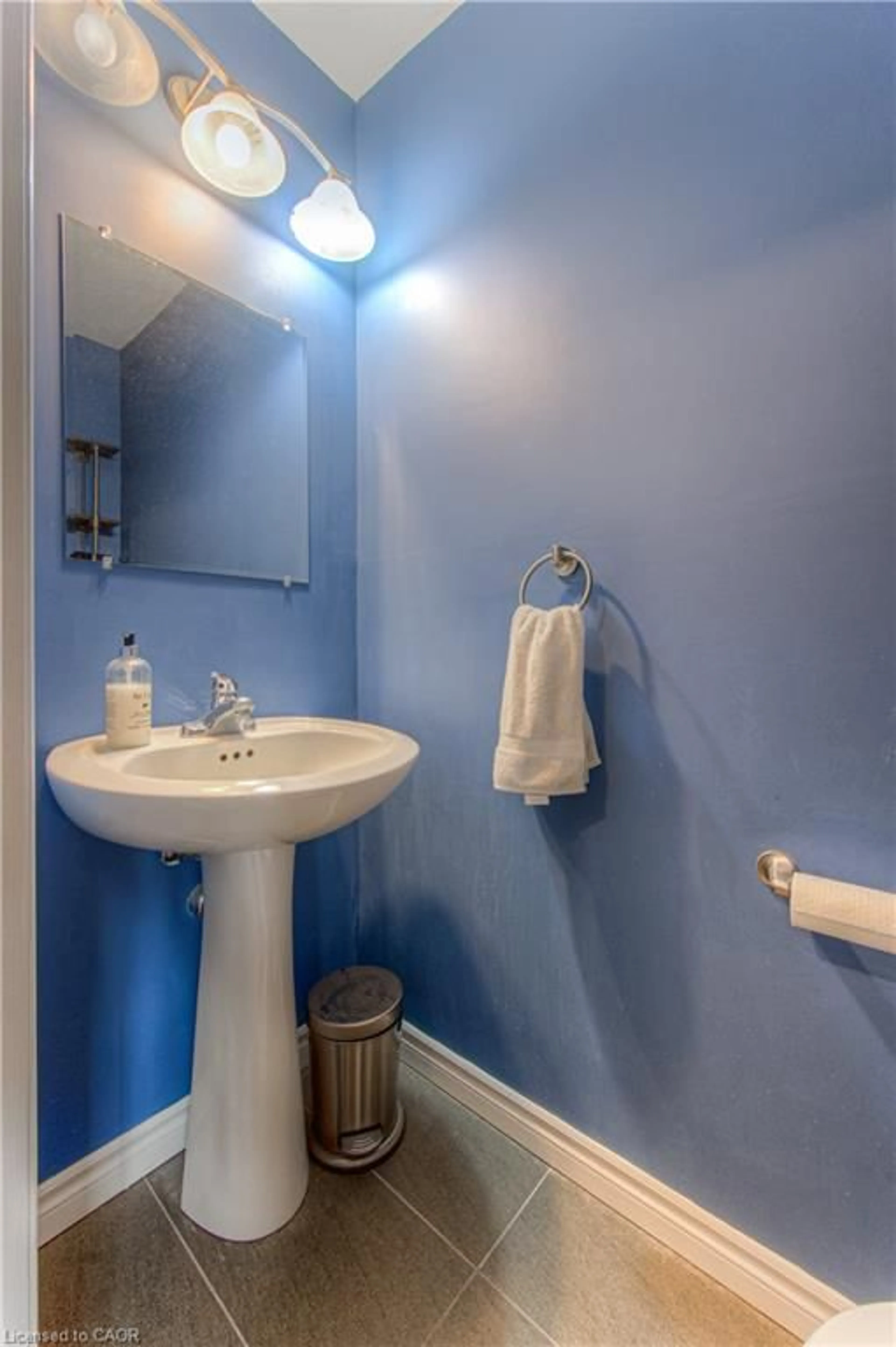Standard bathroom, ceramic/tile floor for 1430 Highland Rd #19A, Kitchener Ontario N2N 0C3