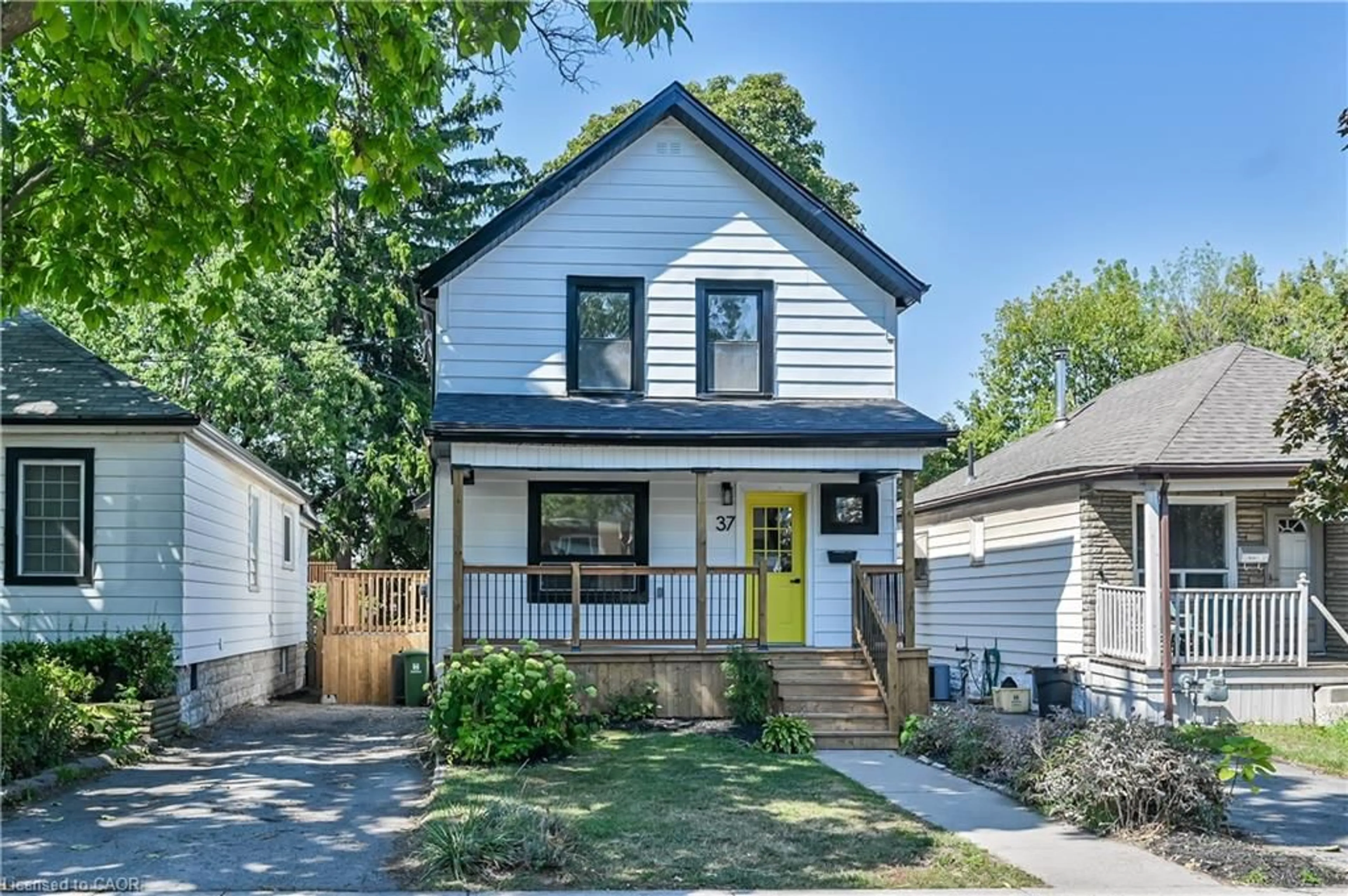 Home with vinyl exterior material, street for 37 Wexford Ave, Hamilton Ontario L8H 4M2