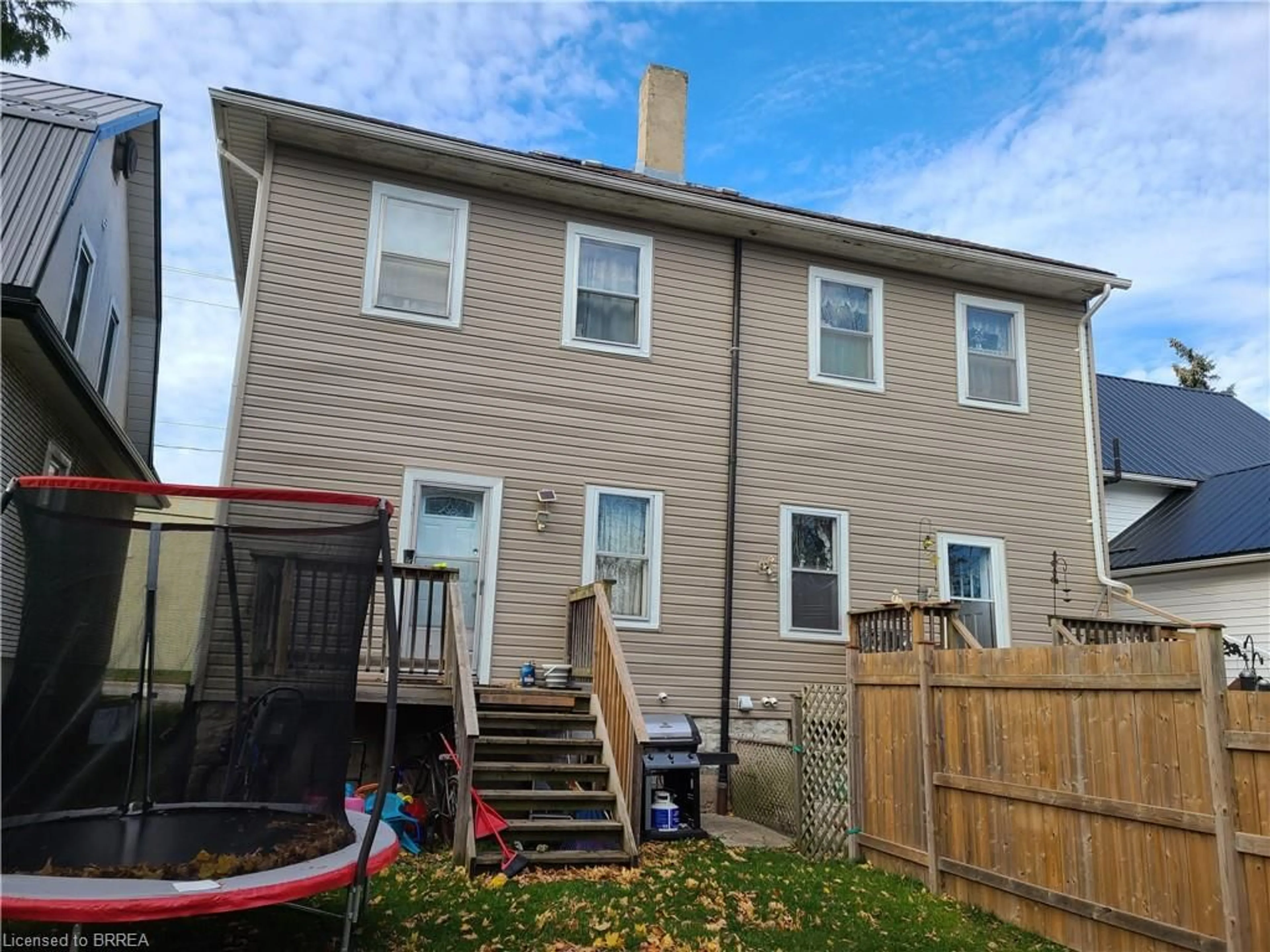 Home with vinyl exterior material, unknown for 29/31 London St, Tillsonburg Ontario N4G 2K9