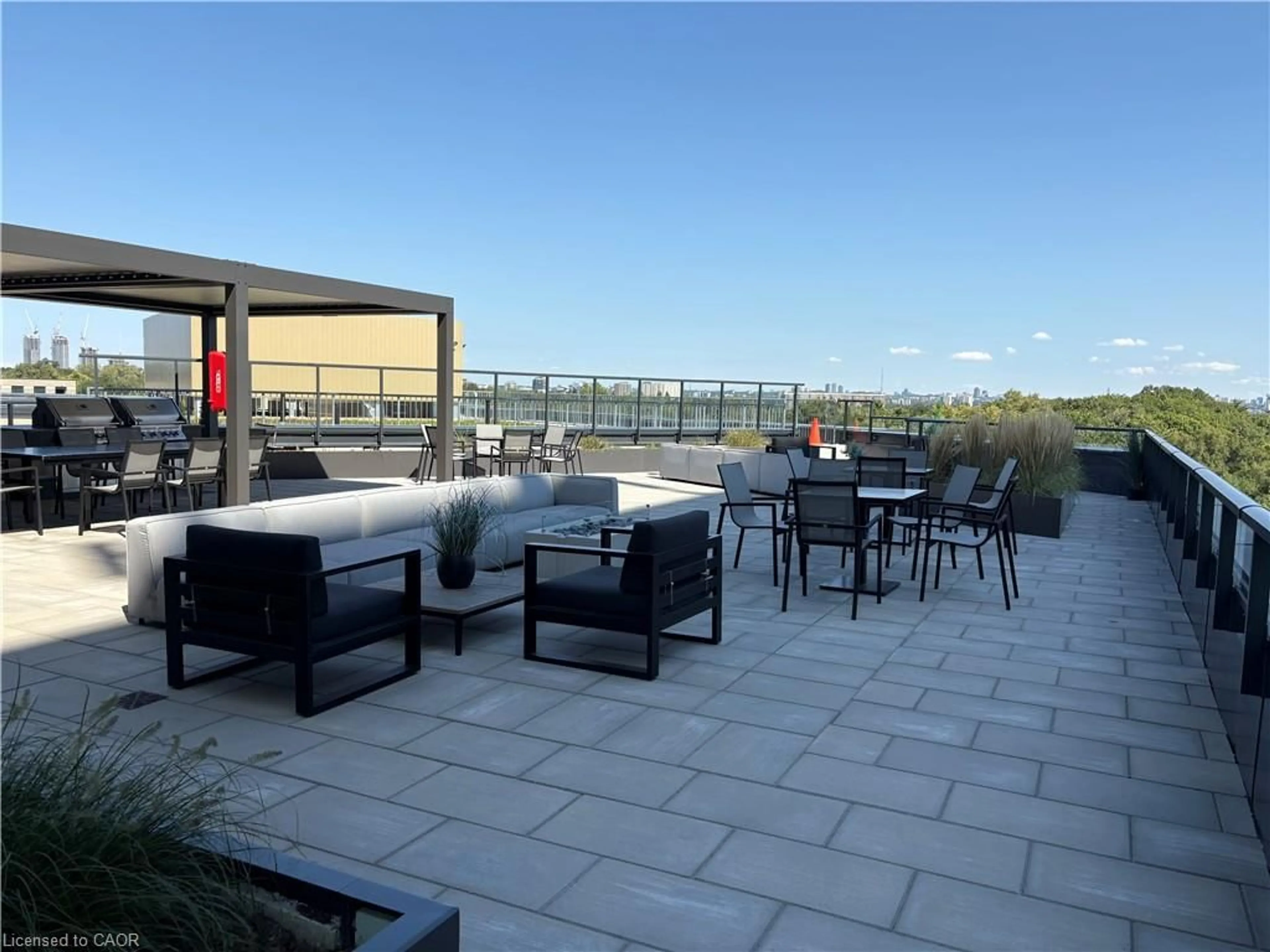 Patio, water/lake/river/ocean view for 293 Kingsway #109, Toronto Ontario M9A 0E8