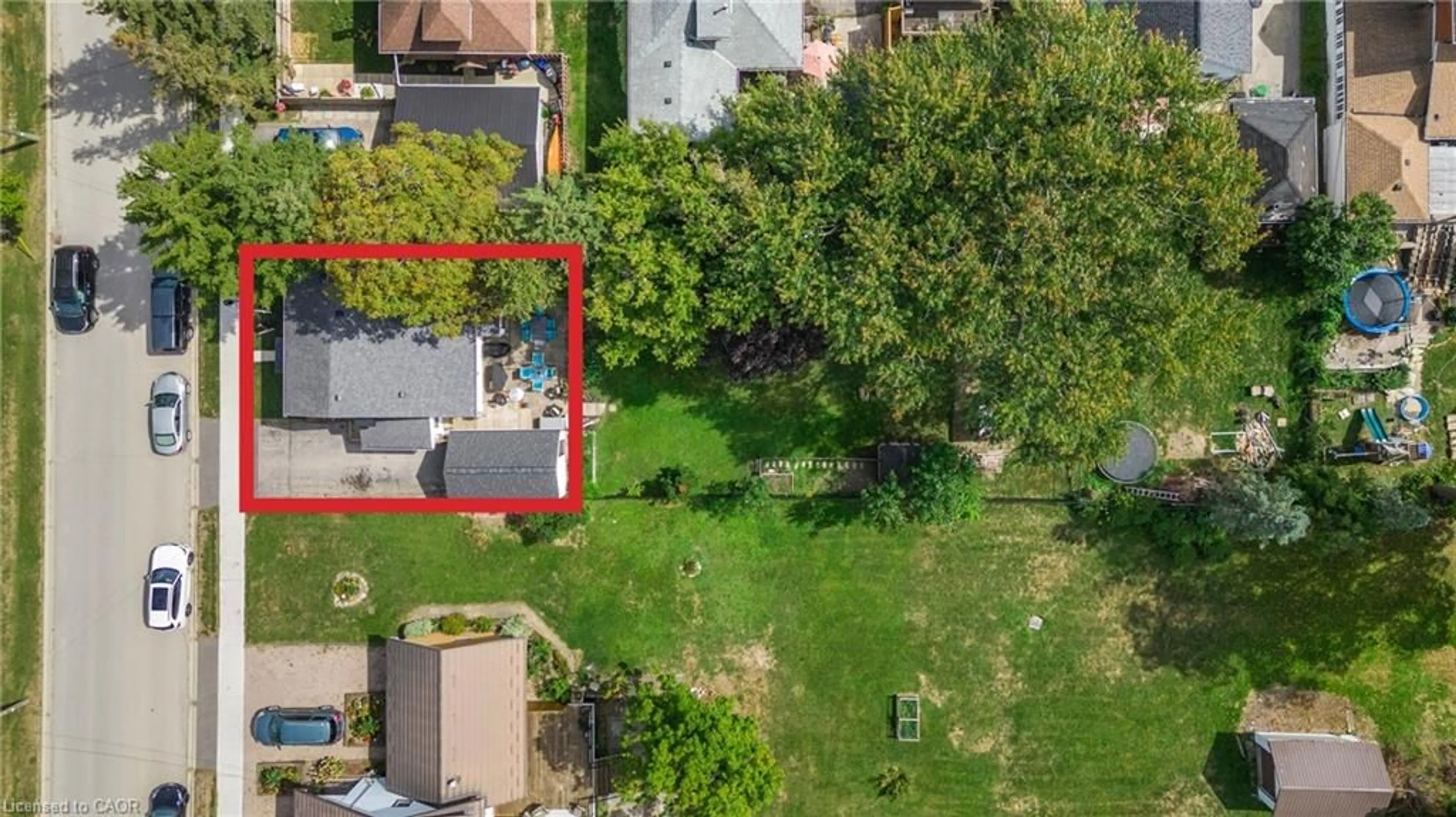 A pic from outside/outdoor area/front of a property/back of a property/a pic from drone, street for 83 Orkney St, Caledonia Ontario N3W 1B1