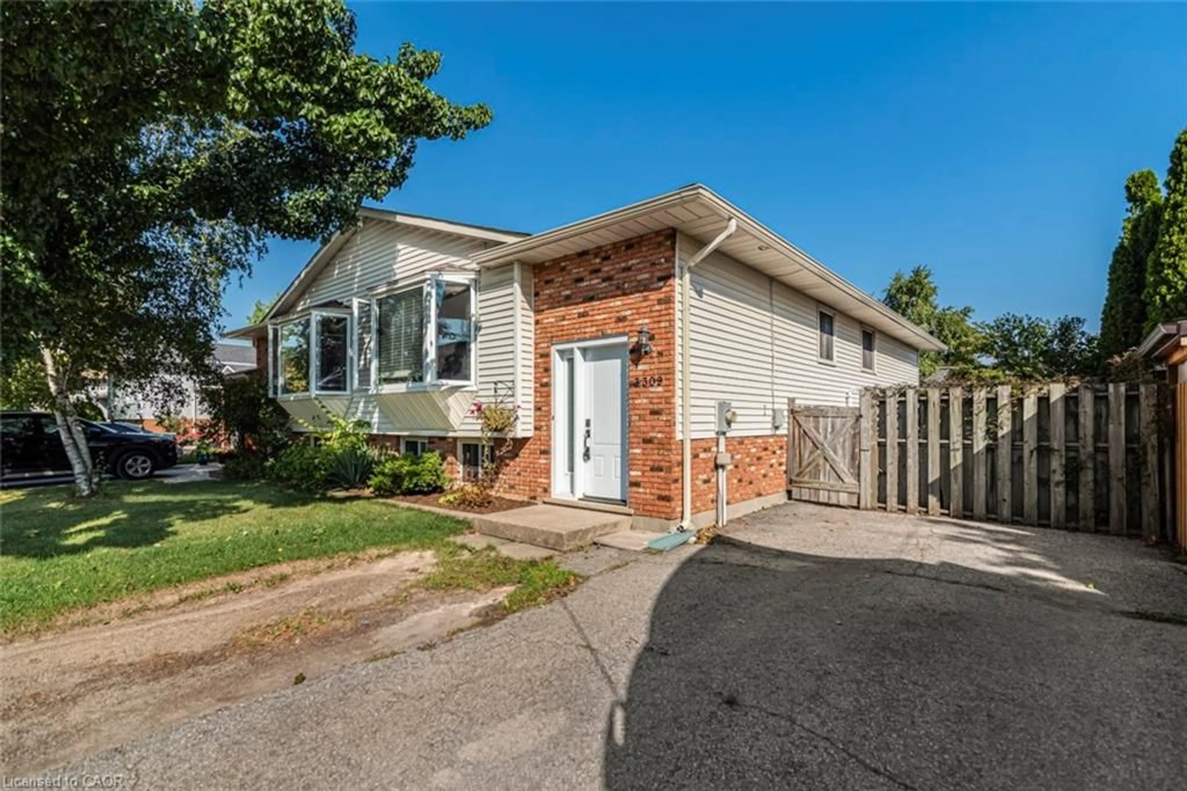 Home with brick exterior material, street for 3309 Tallman Dr, Vineland Ontario L0R 2C0