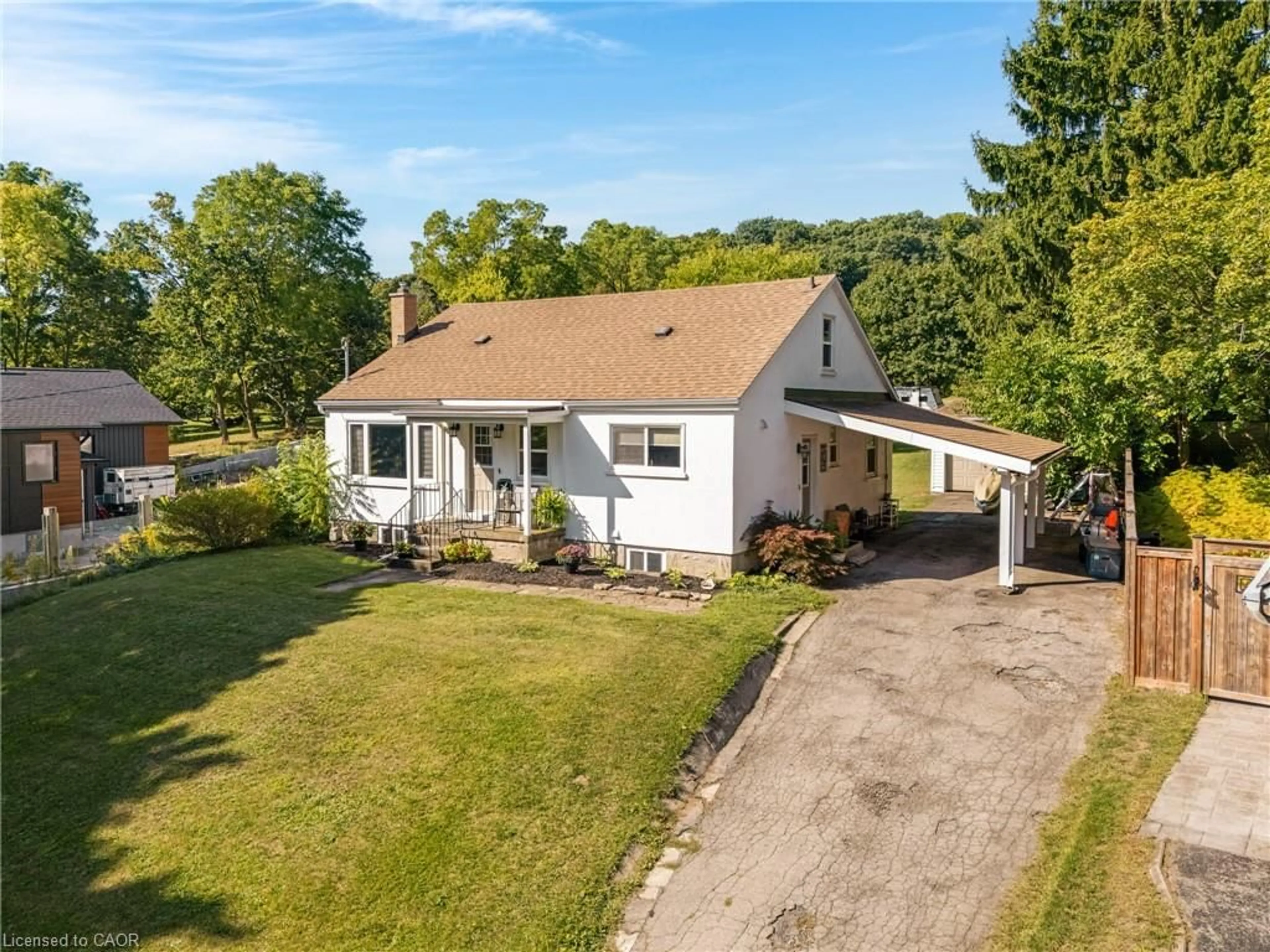A pic from outside/outdoor area/front of a property/back of a property/a pic from drone, street for 196 West River Rd, Cambridge Ontario N1S 3A1