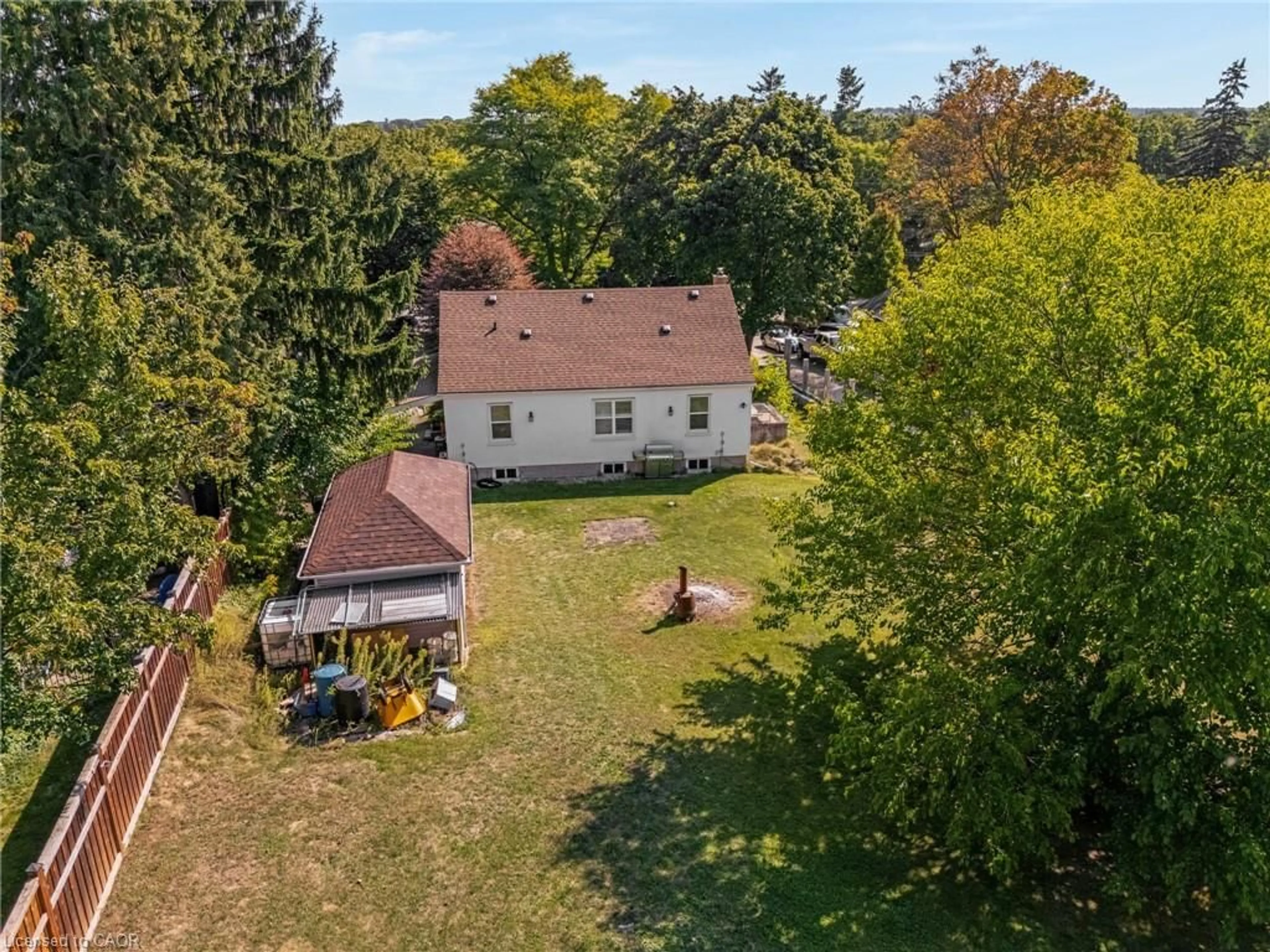 A pic from outside/outdoor area/front of a property/back of a property/a pic from drone, unknown for 196 West River Rd, Cambridge Ontario N1S 3A1