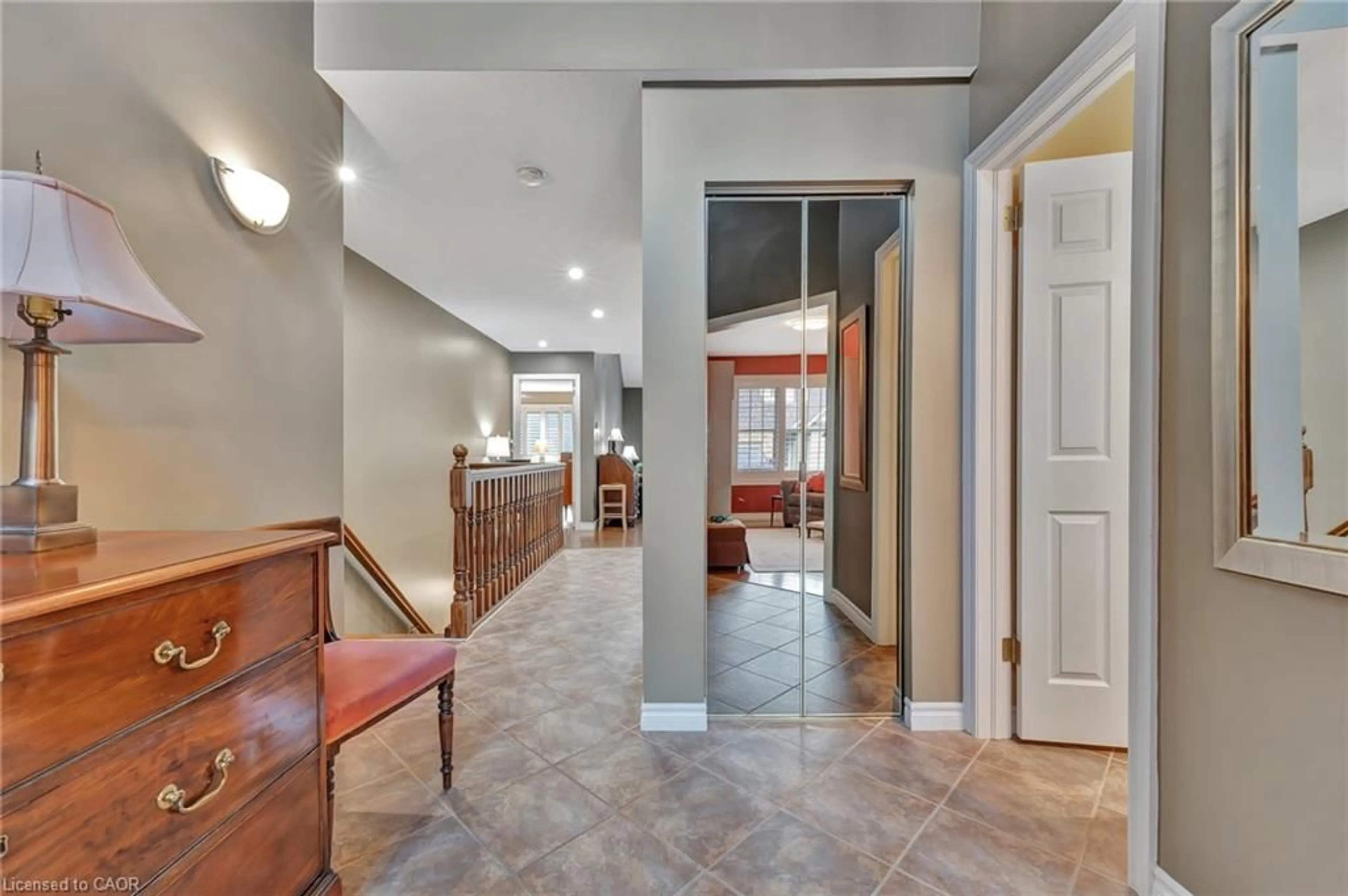 Indoor foyer for 350 Doon Valley Dr #10F, Kitchener Ontario N2P 2M9