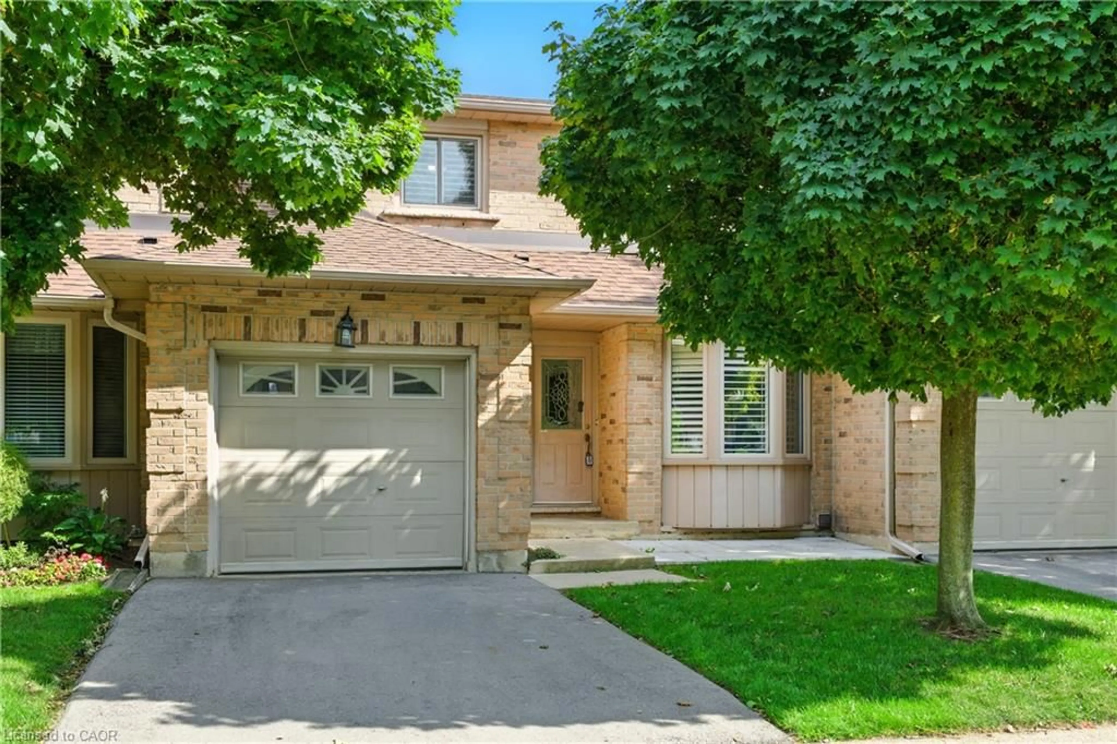 Home with brick exterior material, street for 800 Upper Paradise Rd #40, Hamilton Ontario L9C 7L2