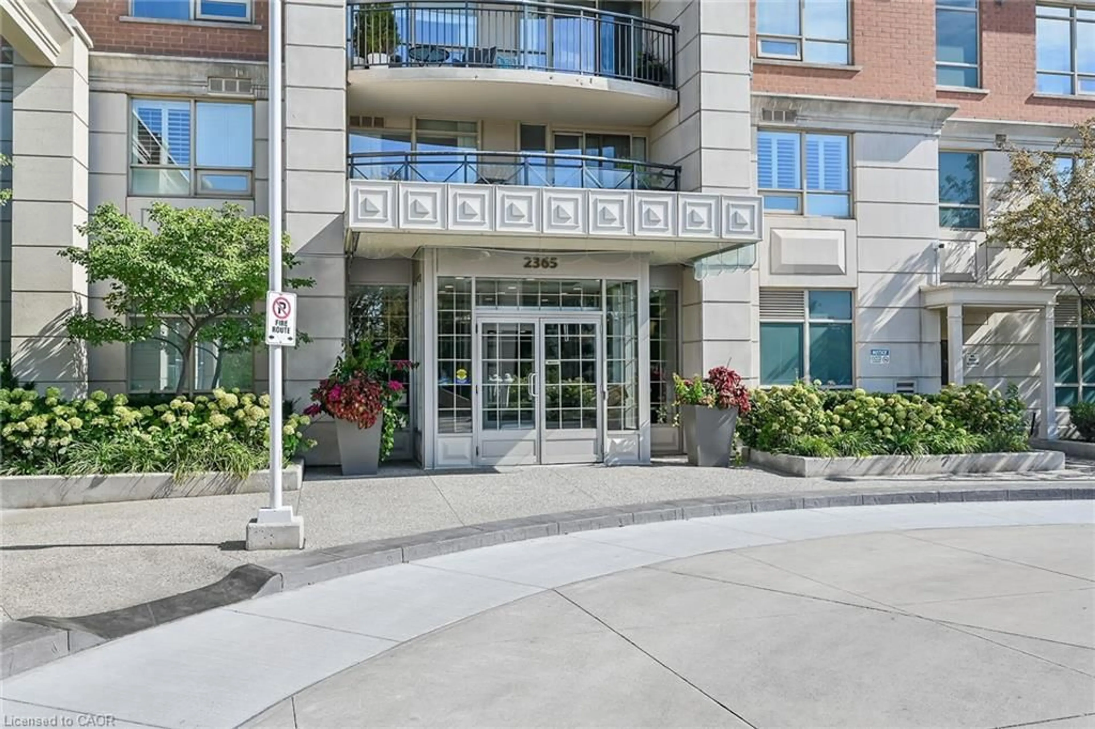 Indoor foyer for 2365 Central Park Dr #601, Oakville Ontario L6H 0C7