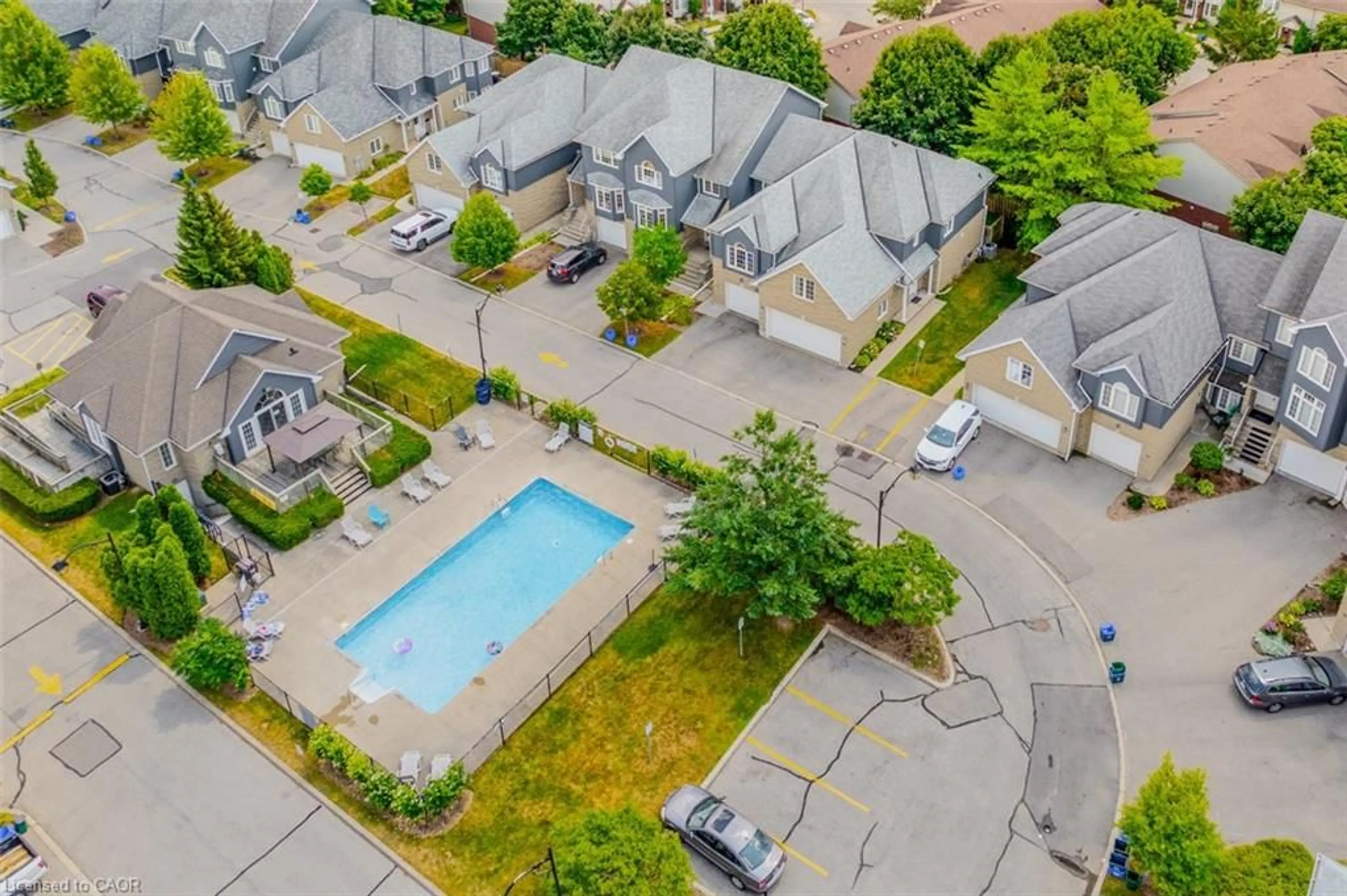 A pic from outside/outdoor area/front of a property/back of a property/a pic from drone, unknown for 199 Saginaw Pky #30, Cambridge Ontario N1T 1T9