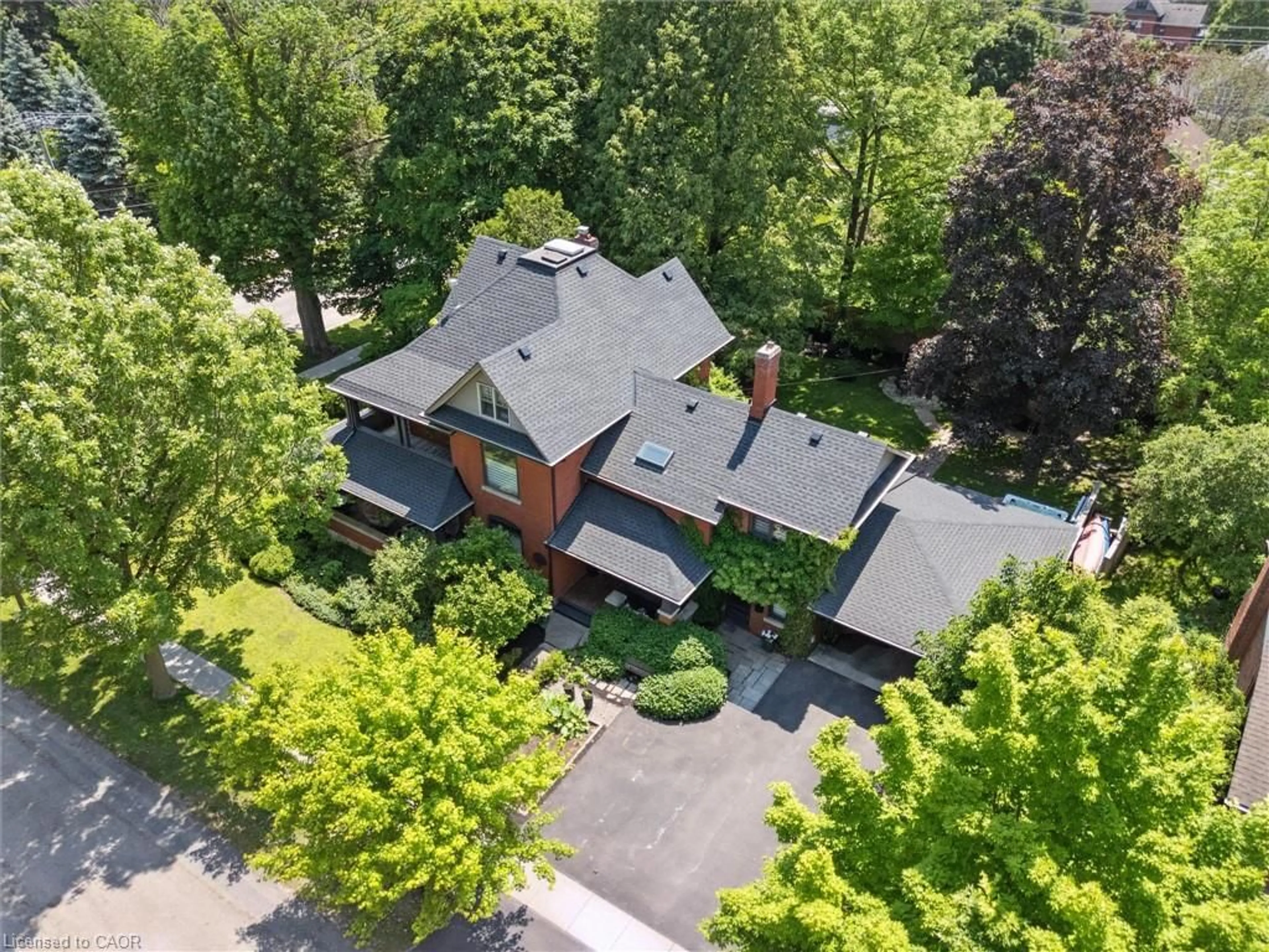 A pic from outside/outdoor area/front of a property/back of a property/a pic from drone, street for 94 Colborne St, Elora Ontario N0B 1S0