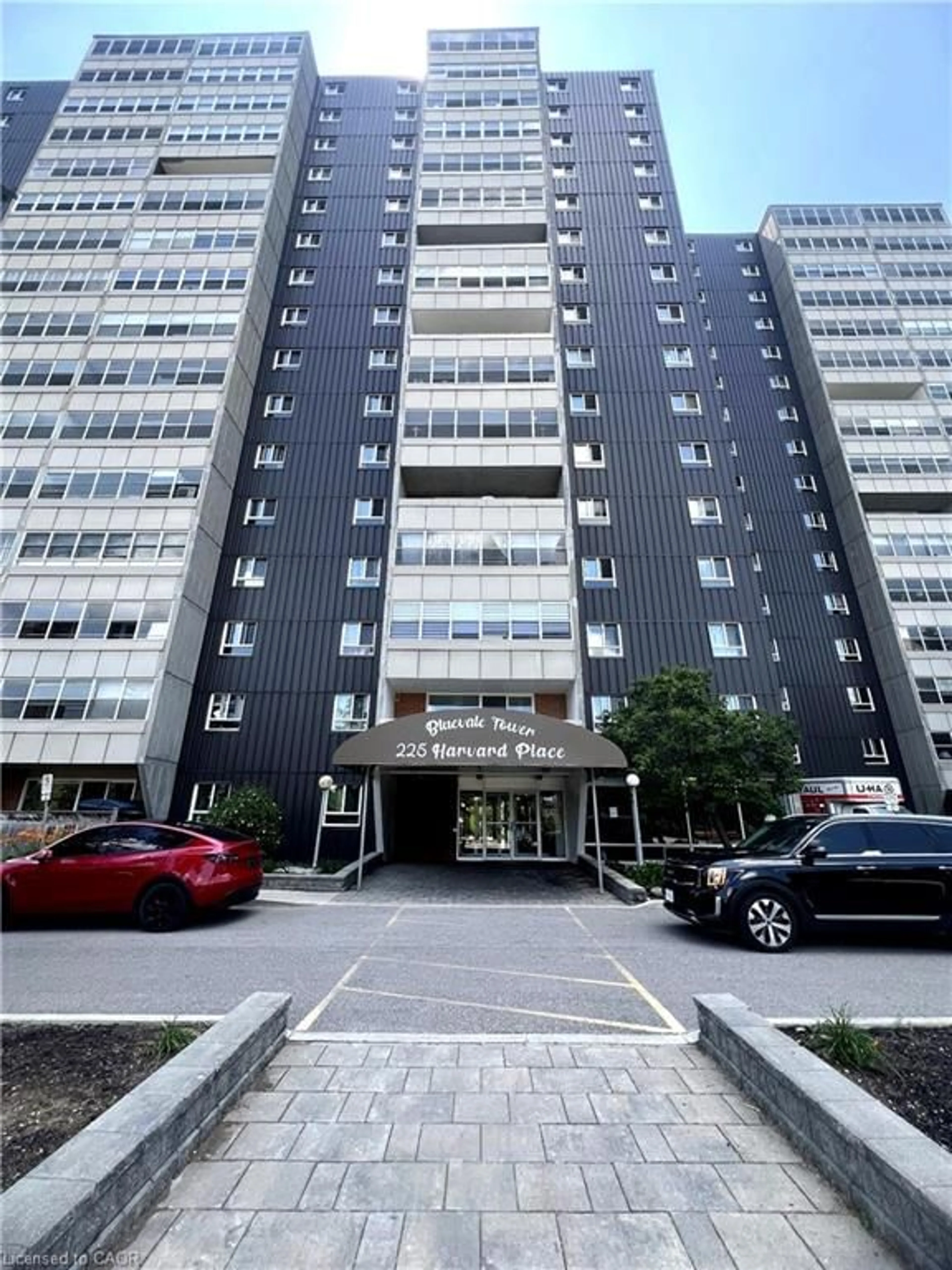 Indoor foyer for 225 Harvard Pl, Waterloo Ontario N2J 4H4