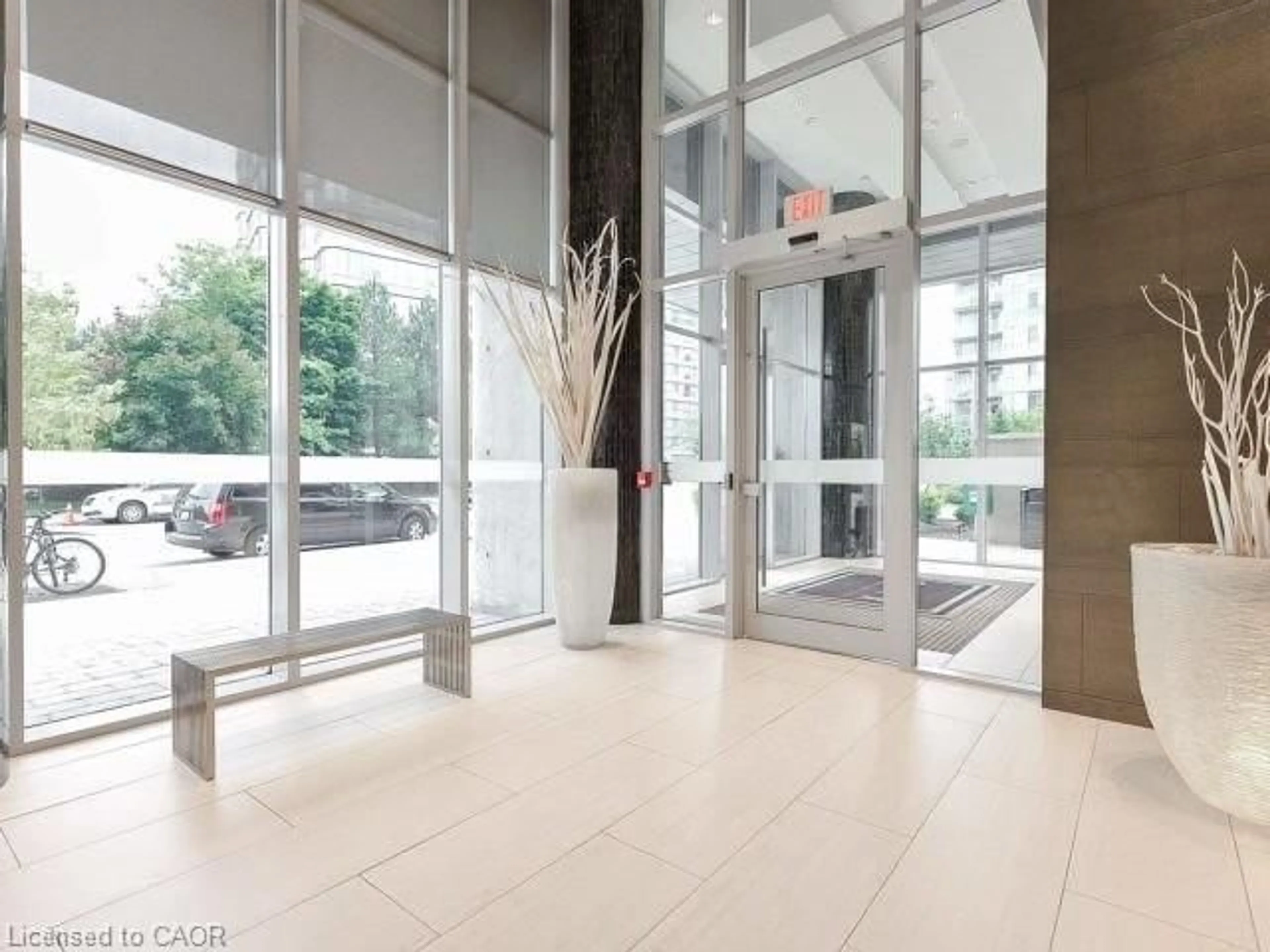 Indoor foyer for 223 Webb Dr #908, Mississauga Ontario L5B 0E8