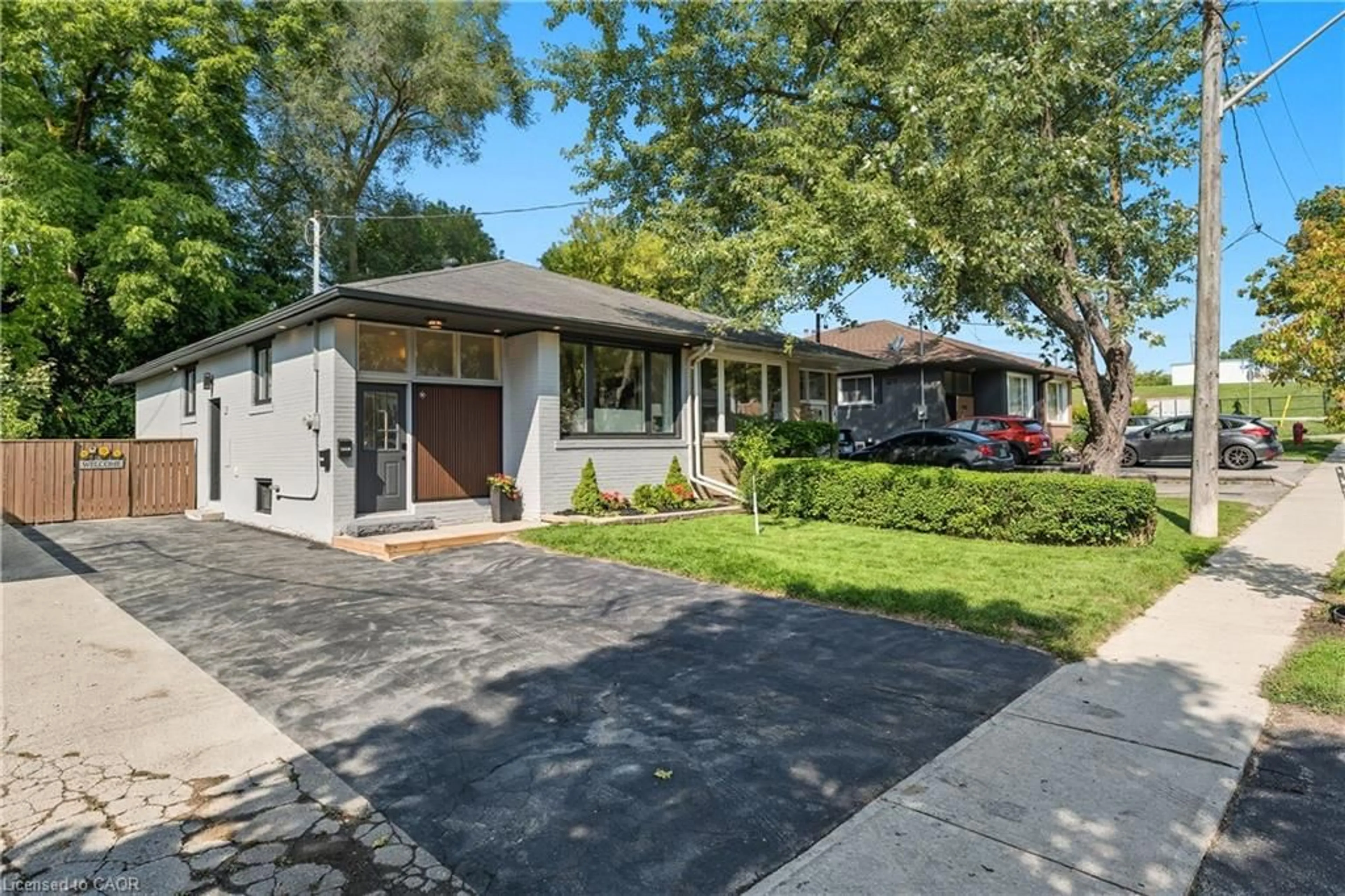Home with vinyl exterior material, street for 265 Penn Ave, Newmarket Ontario L3Y 2S4
