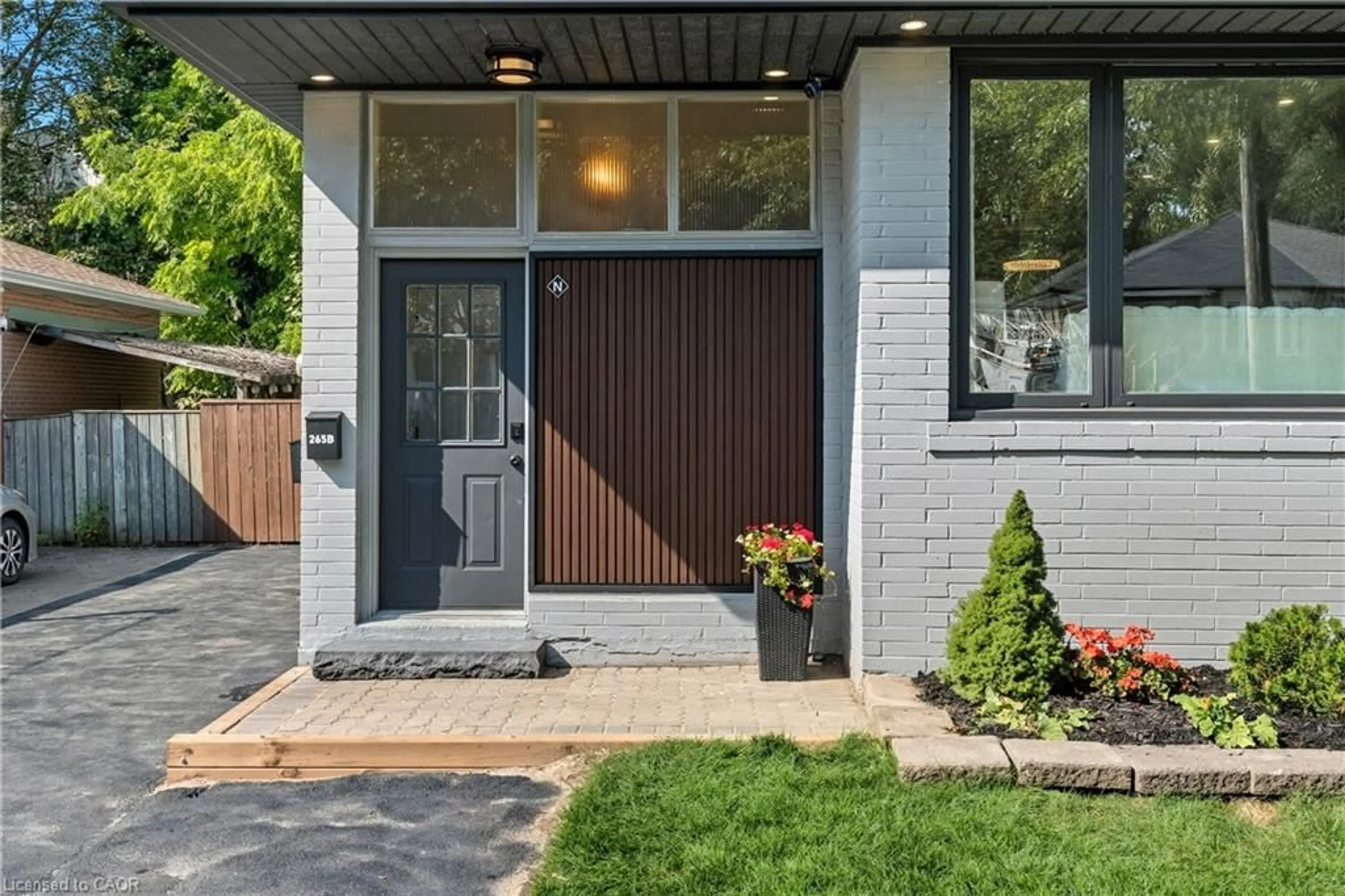 Home with brick exterior material, street for 265 Penn Ave, Newmarket Ontario L3Y 2S4