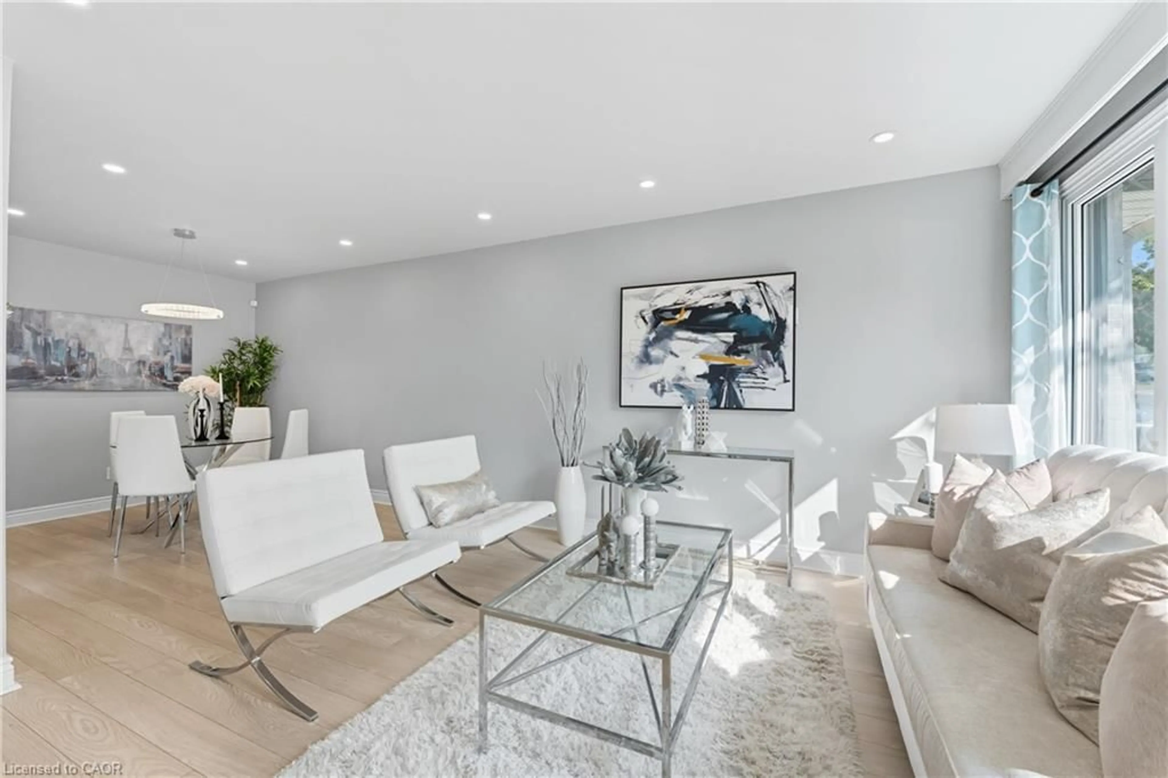 Living room with furniture, unknown for 265 Penn Ave, Newmarket Ontario L3Y 2S4