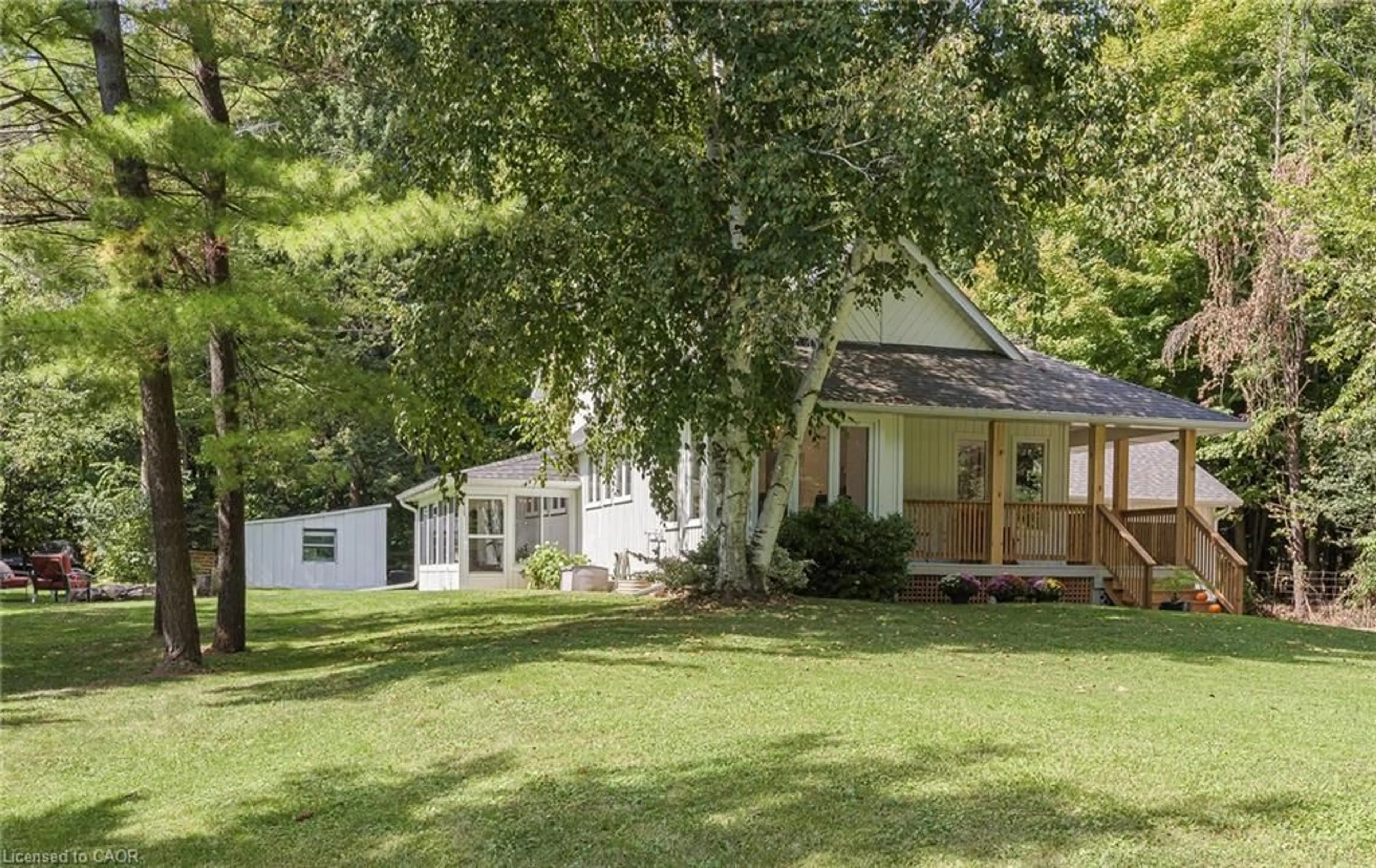 A pic from outside/outdoor area/front of a property/back of a property/a pic from drone, unknown for 627 Woodhill Rd, Flamborough Ontario L0R 2B0