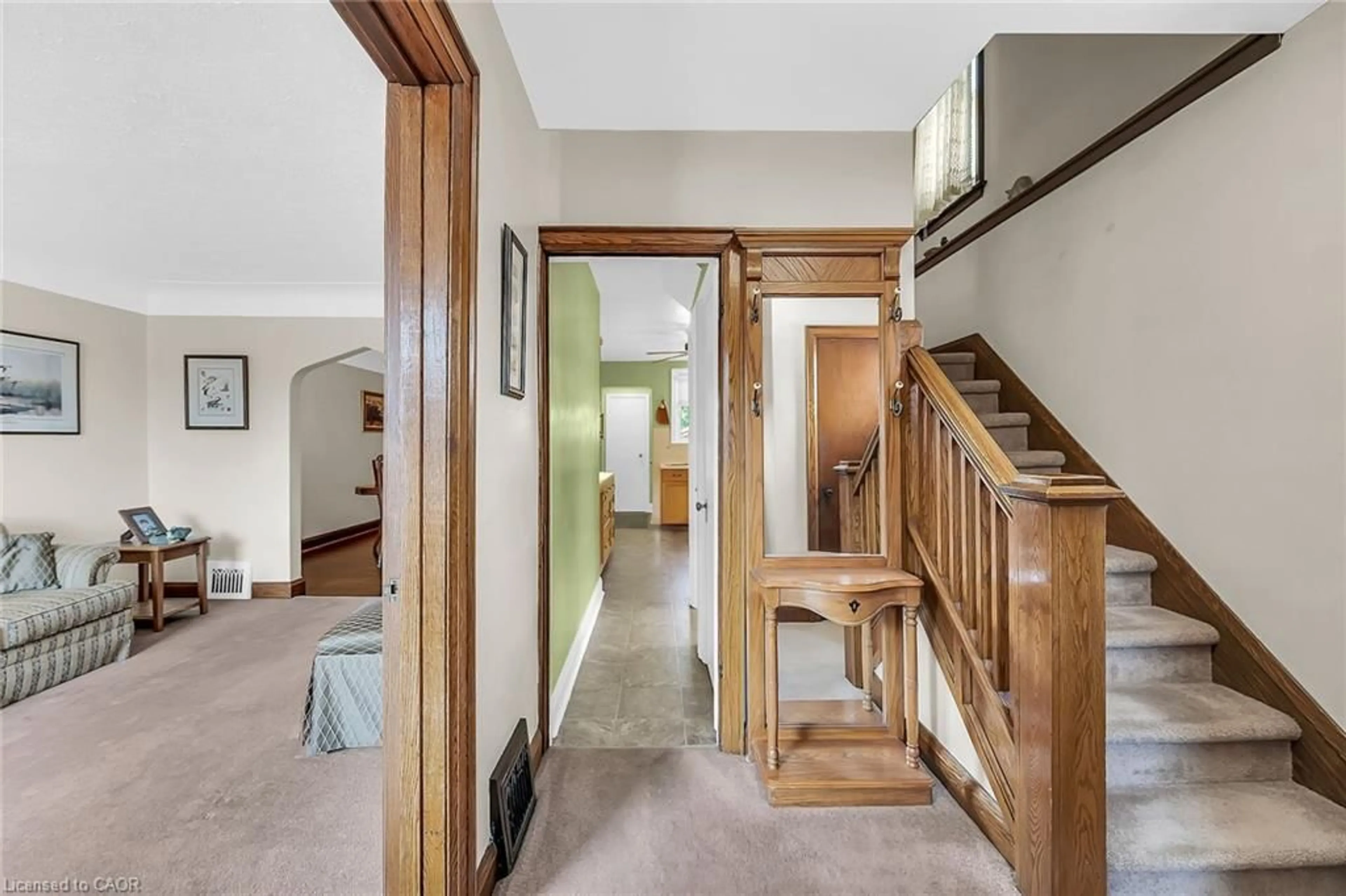 Indoor foyer for 274 Ottawa St, Hamilton Ontario L8K 2G1