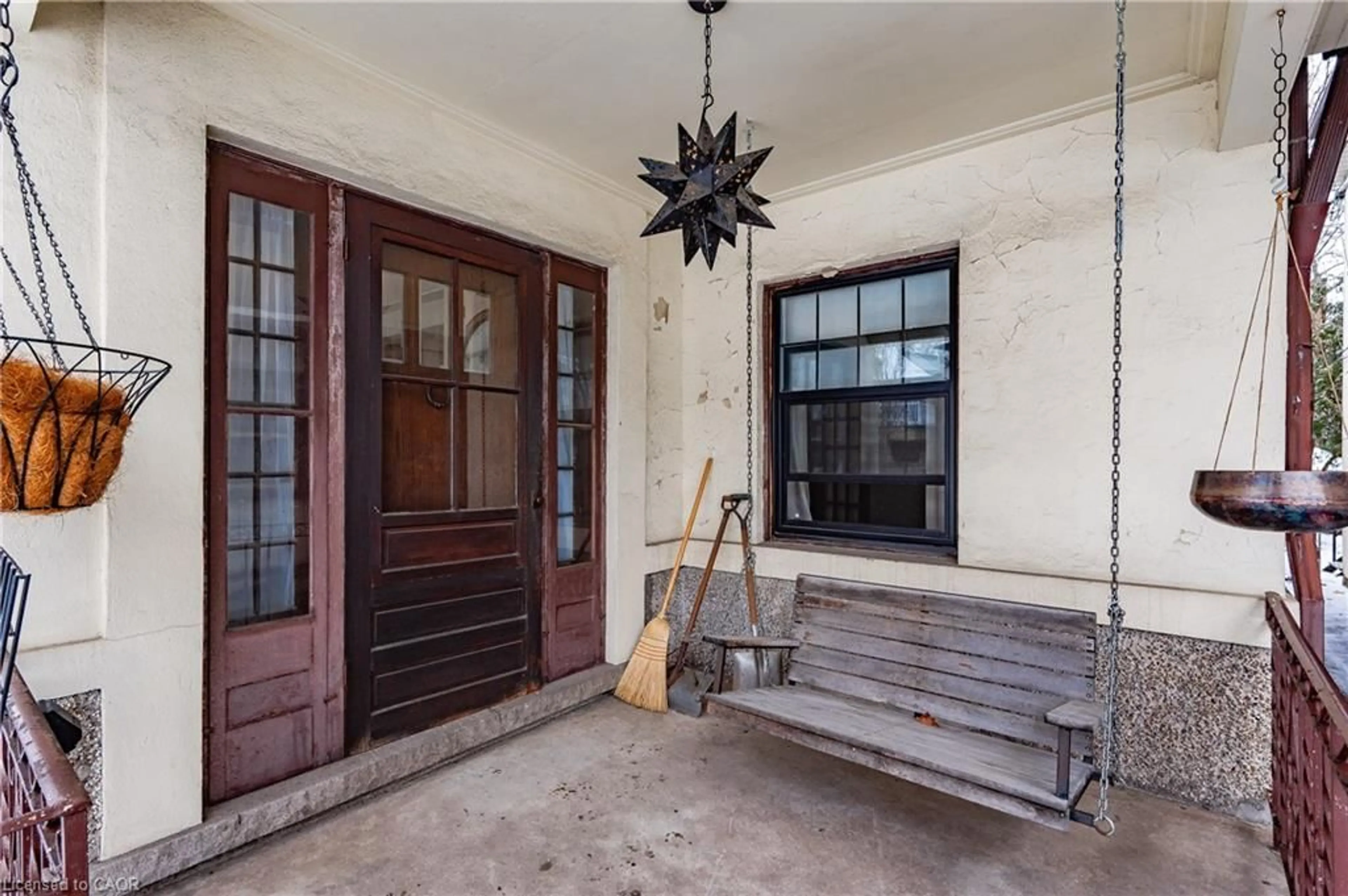 Indoor entryway for 49 Proctor Blvd, Hamilton Ontario L8M 2M5