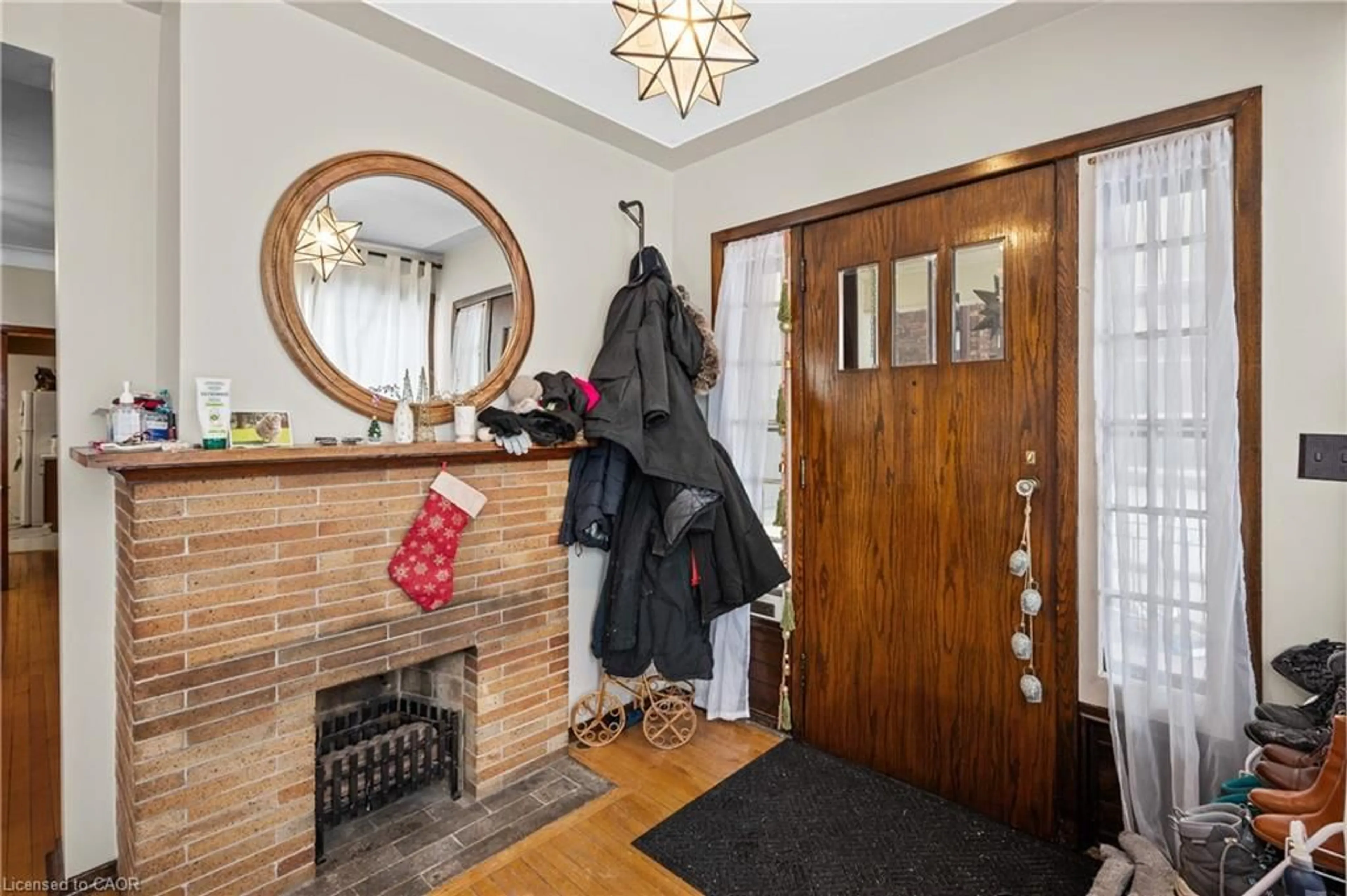 Indoor entryway for 49 Proctor Blvd, Hamilton Ontario L8M 2M5