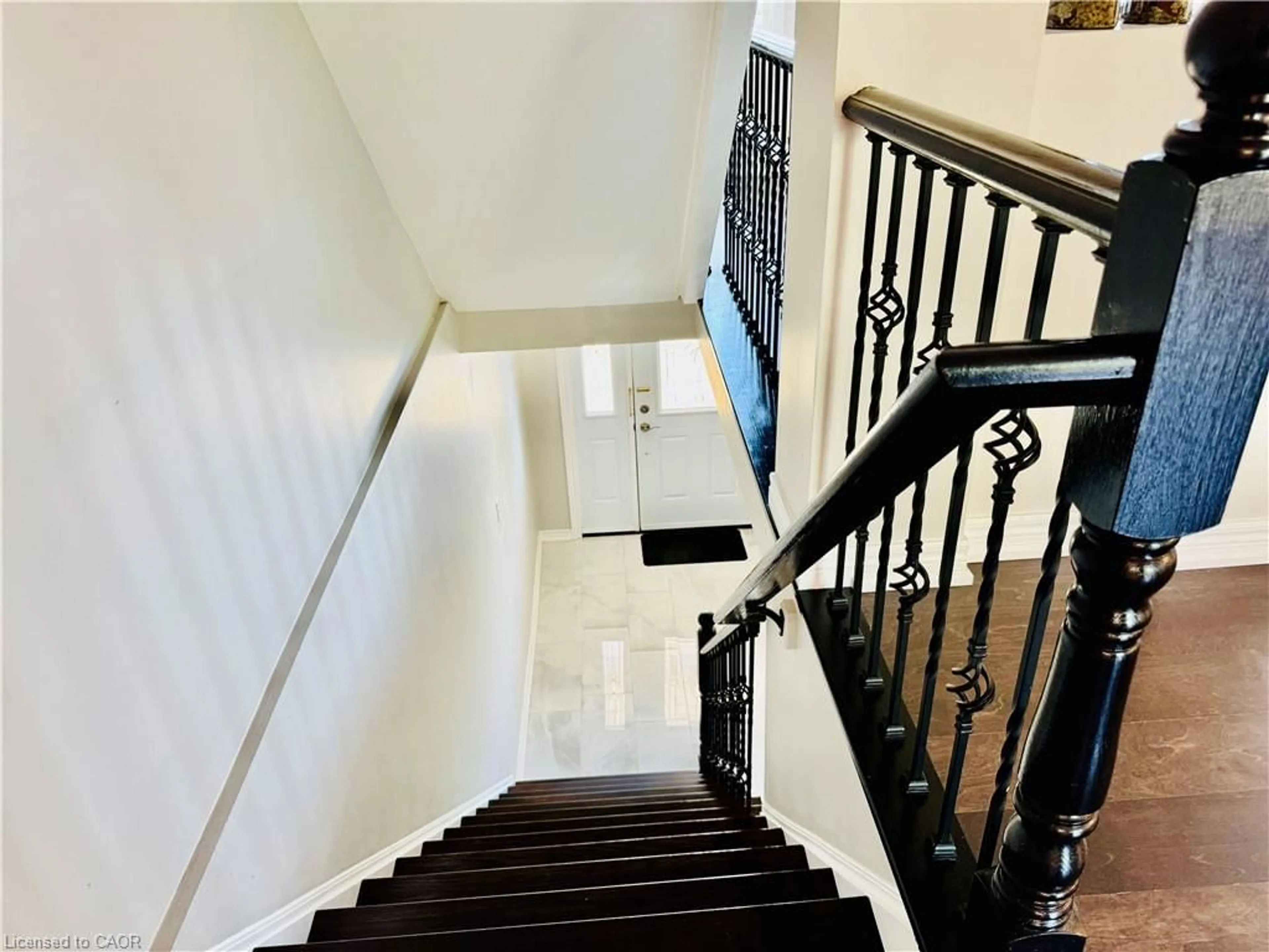 Stairs for 1147 Harrogate Dr, Ancaster Ontario L9K 1N1