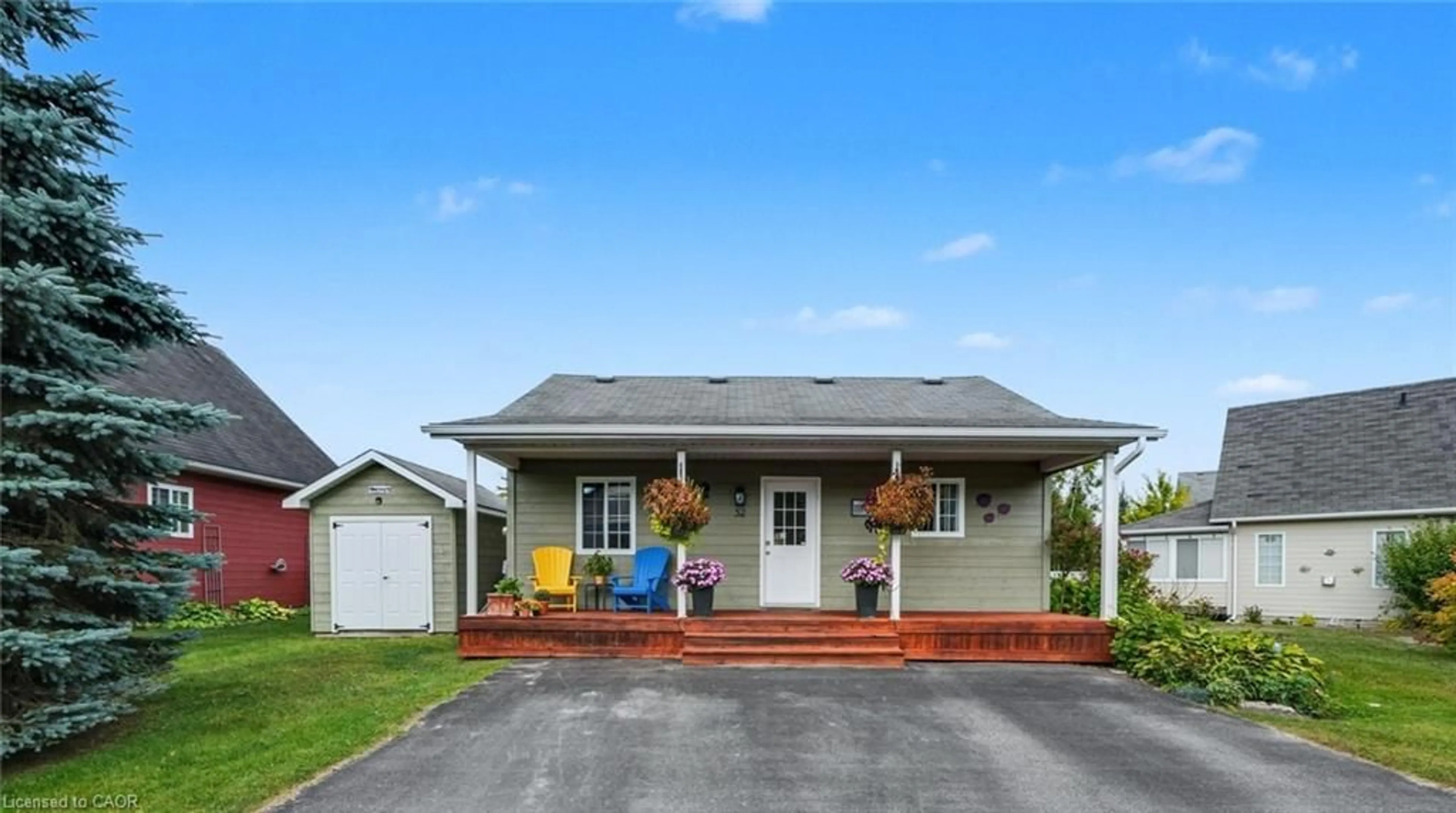 Home with vinyl exterior material, street for 52 Madawaska Trail, Wasaga Beach Ontario L9Z 1X7