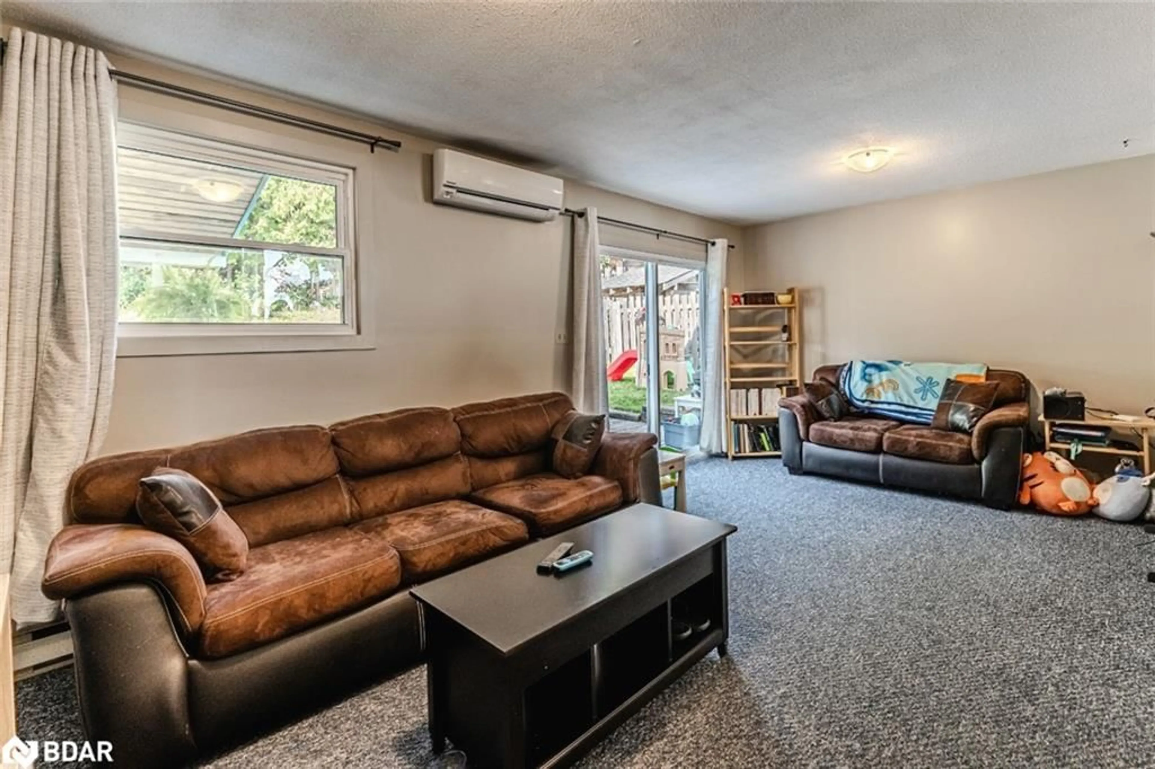 Living room with furniture, unknown for 29 First Street, Orillia Ontario L3V 4A8