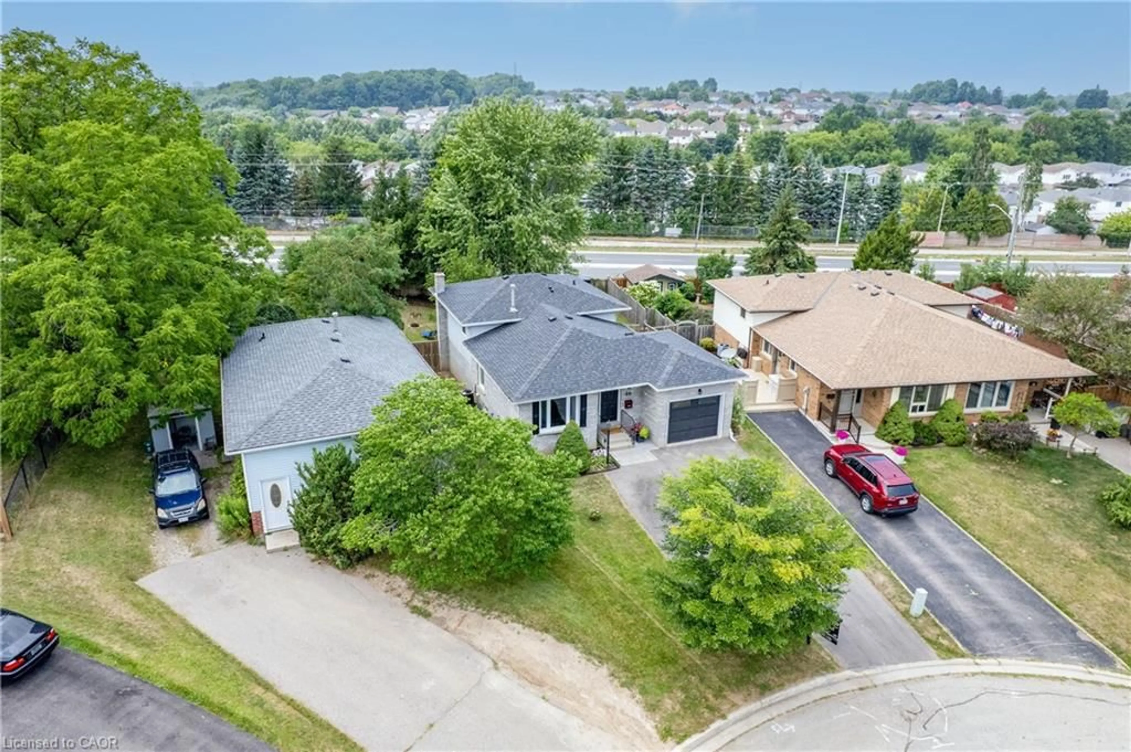 A pic from outside/outdoor area/front of a property/back of a property/a pic from drone, unknown for 66 High Acres Cres, Kitchener Ontario N2N 2S4