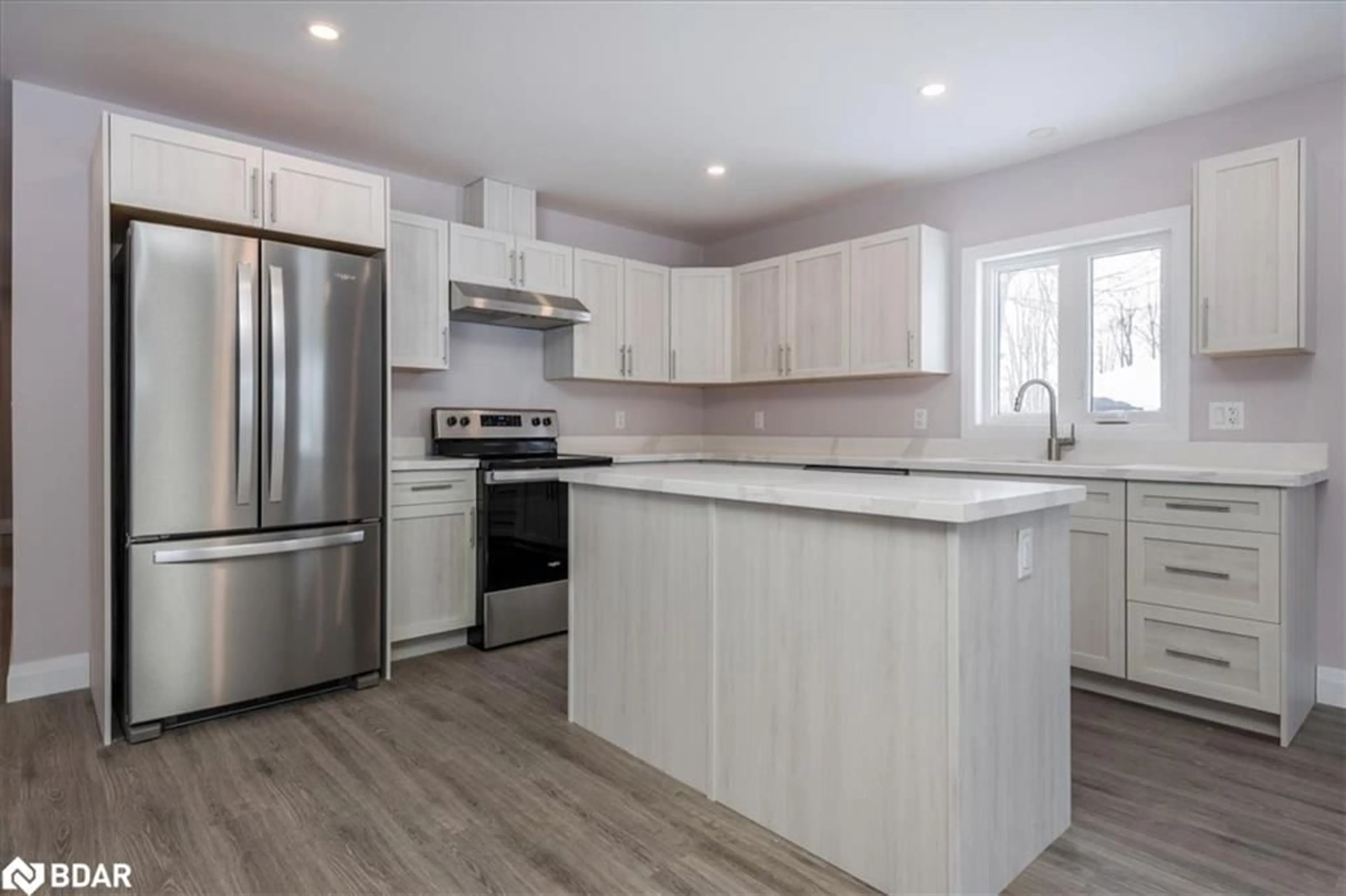 Open concept kitchen, wood/laminate floor for 145 Pine St, Gravenhurst Ontario P1P 1B1