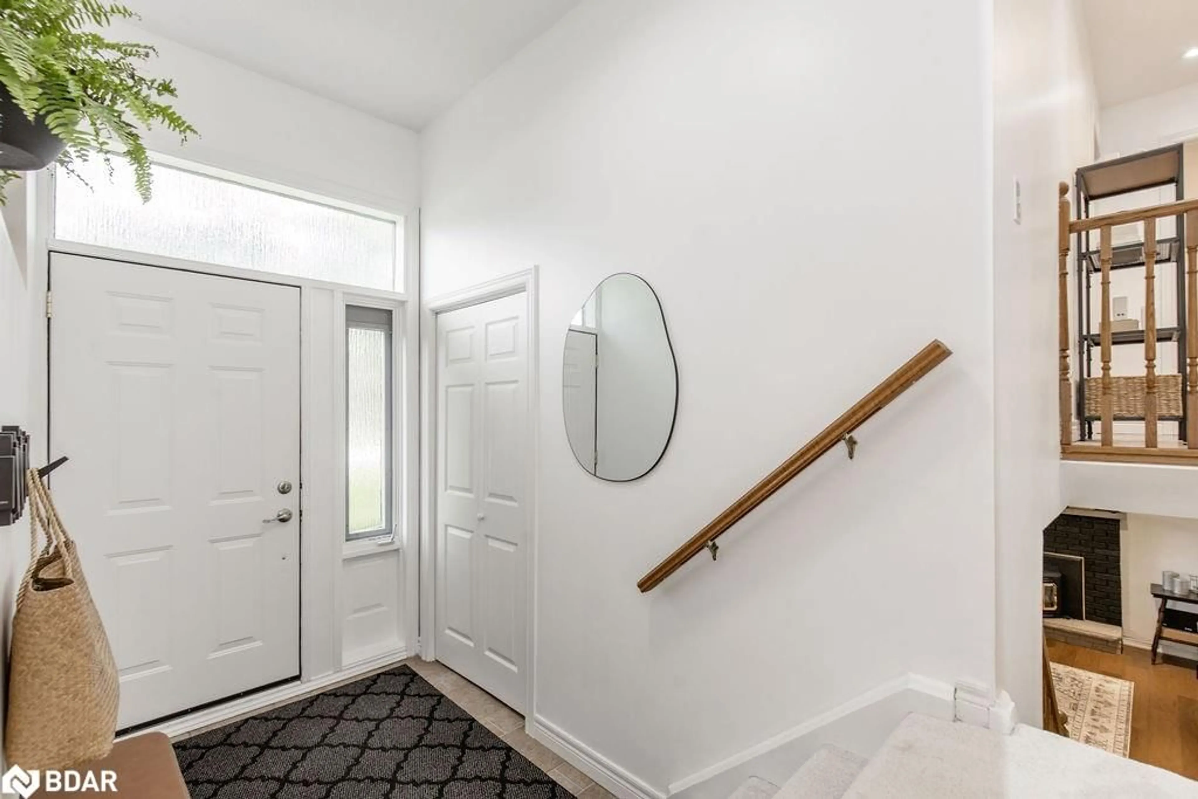 Indoor entryway for 1243 St. Vincent Street, Midhurst Ontario L9X 0P5