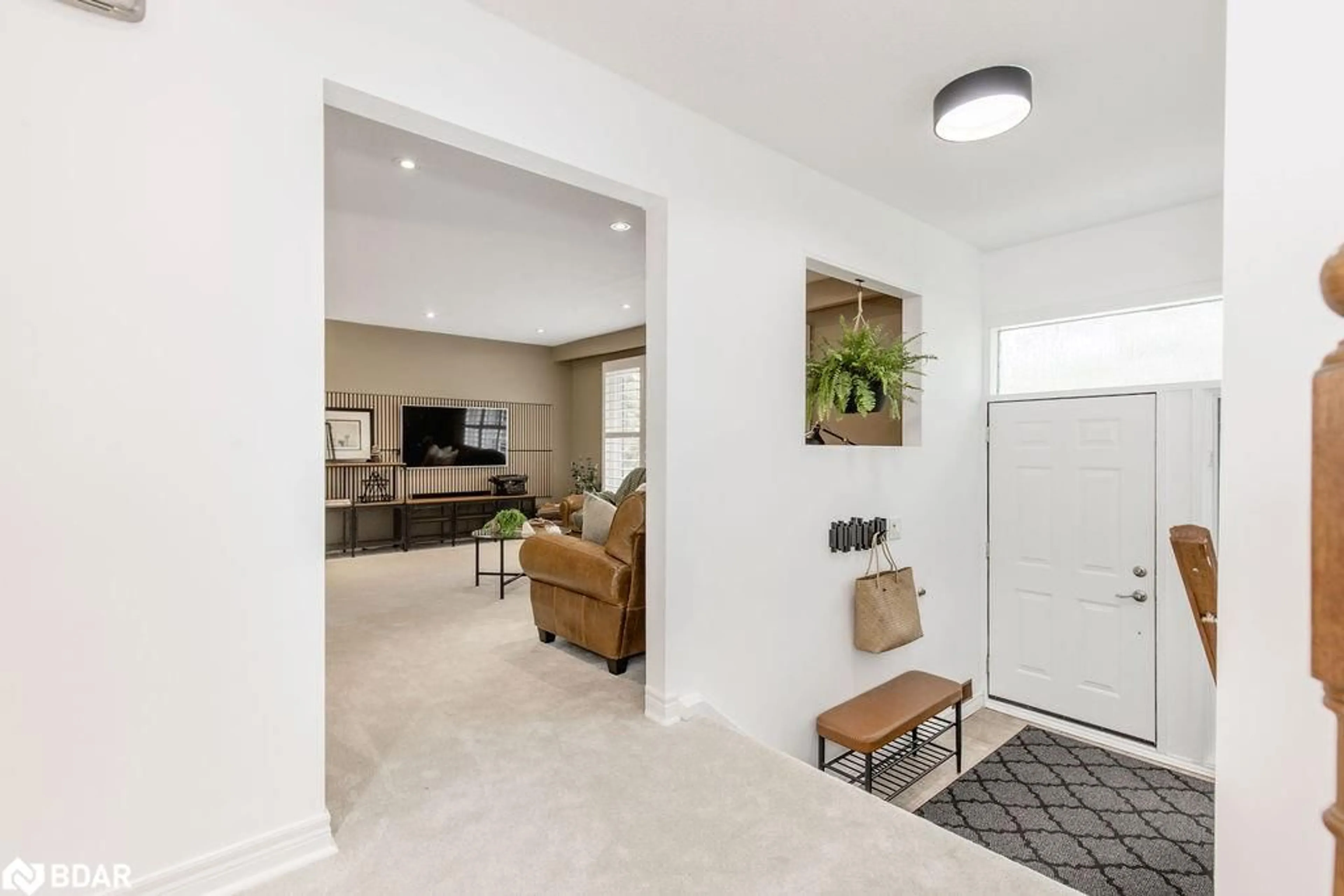 Indoor entryway for 1243 St. Vincent Street, Midhurst Ontario L9X 0P5