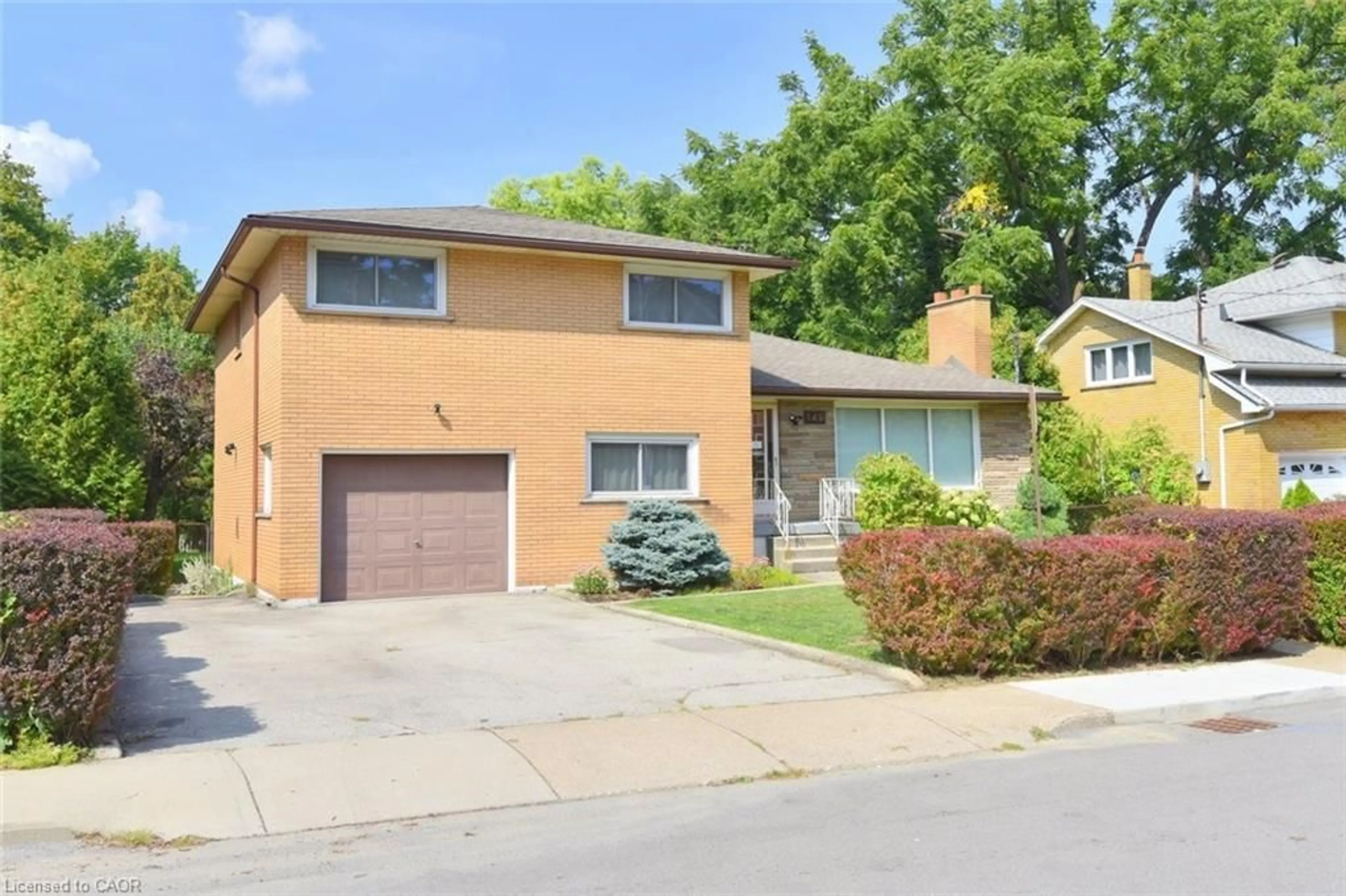 Home with brick exterior material, street for 140 Kent St, Hamilton Ontario L8P 3Z3