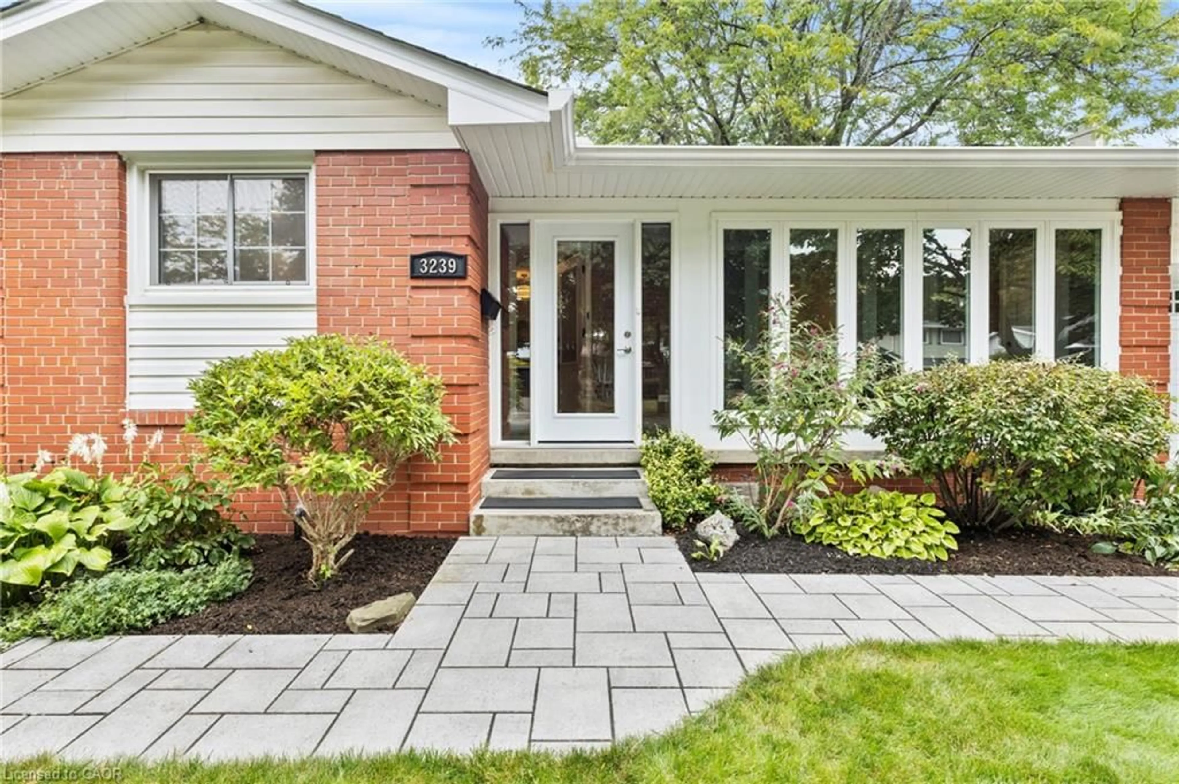 Home with brick exterior material, street for 3239 Sprucehill Ave, Burlington Ontario L7N 2G9