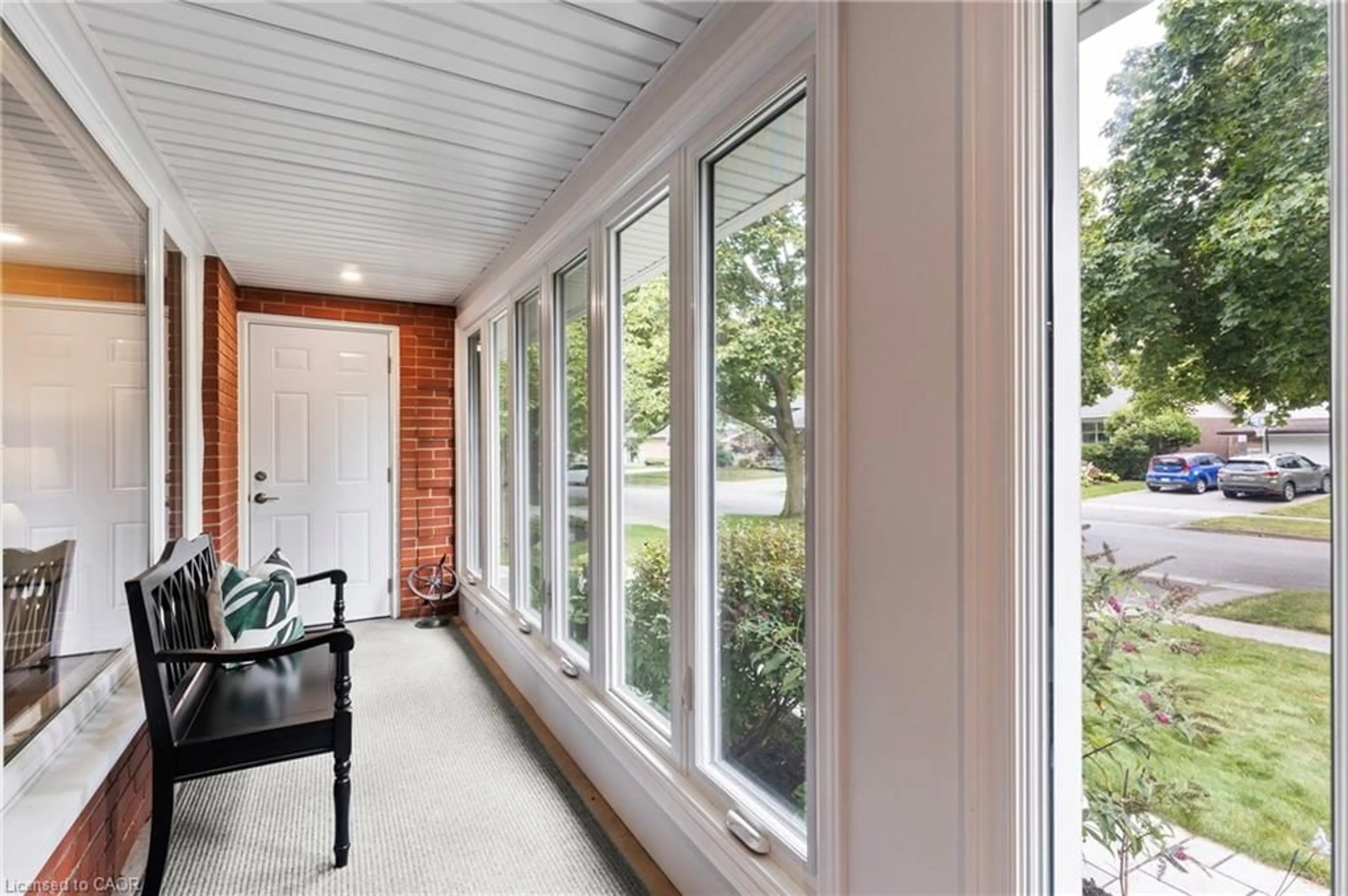 Indoor entryway for 3239 Sprucehill Ave, Burlington Ontario L7N 2G9