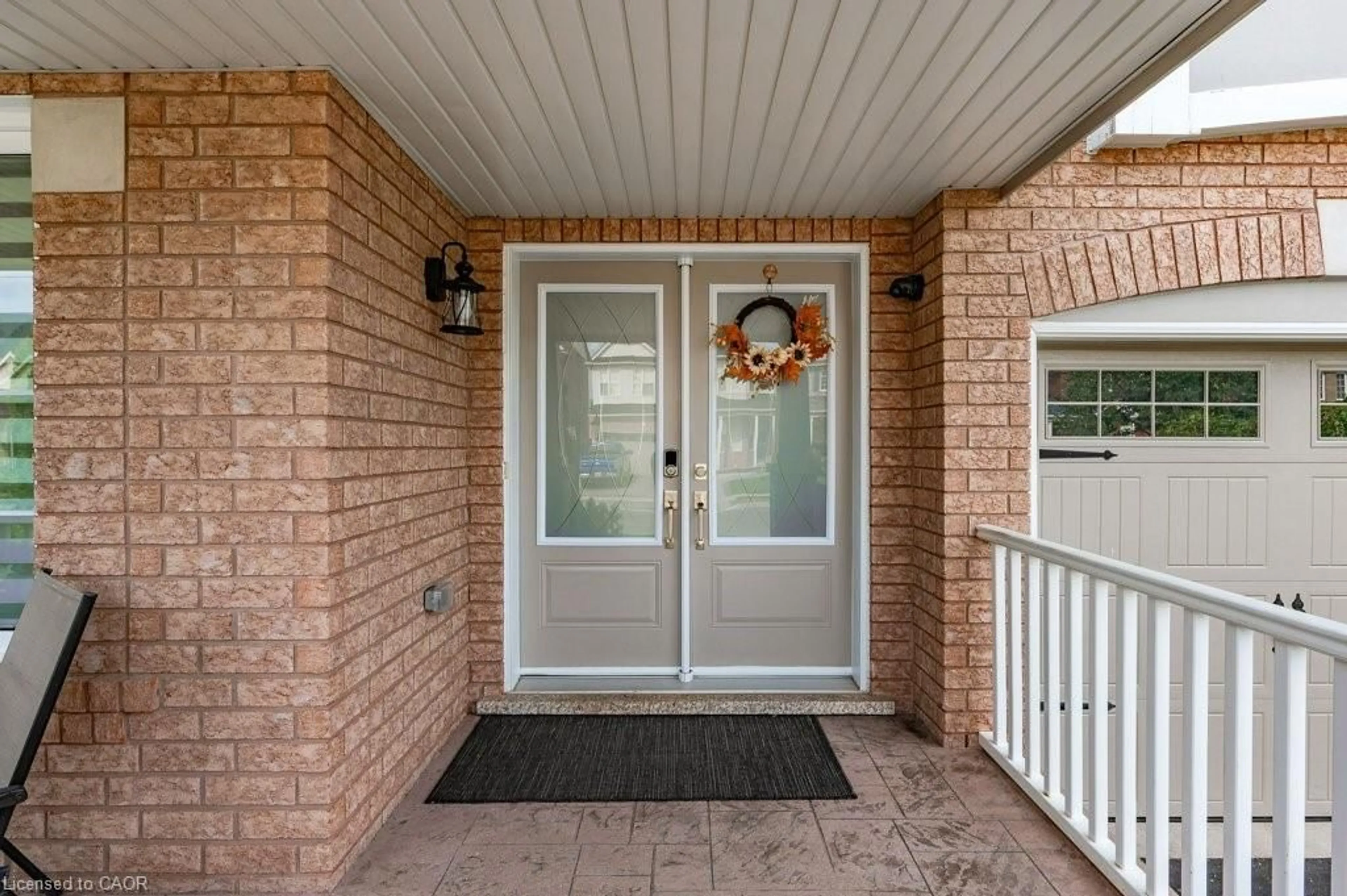 Indoor entryway for 20 Bonavista Dr, Brampton Ontario L6X 0N2